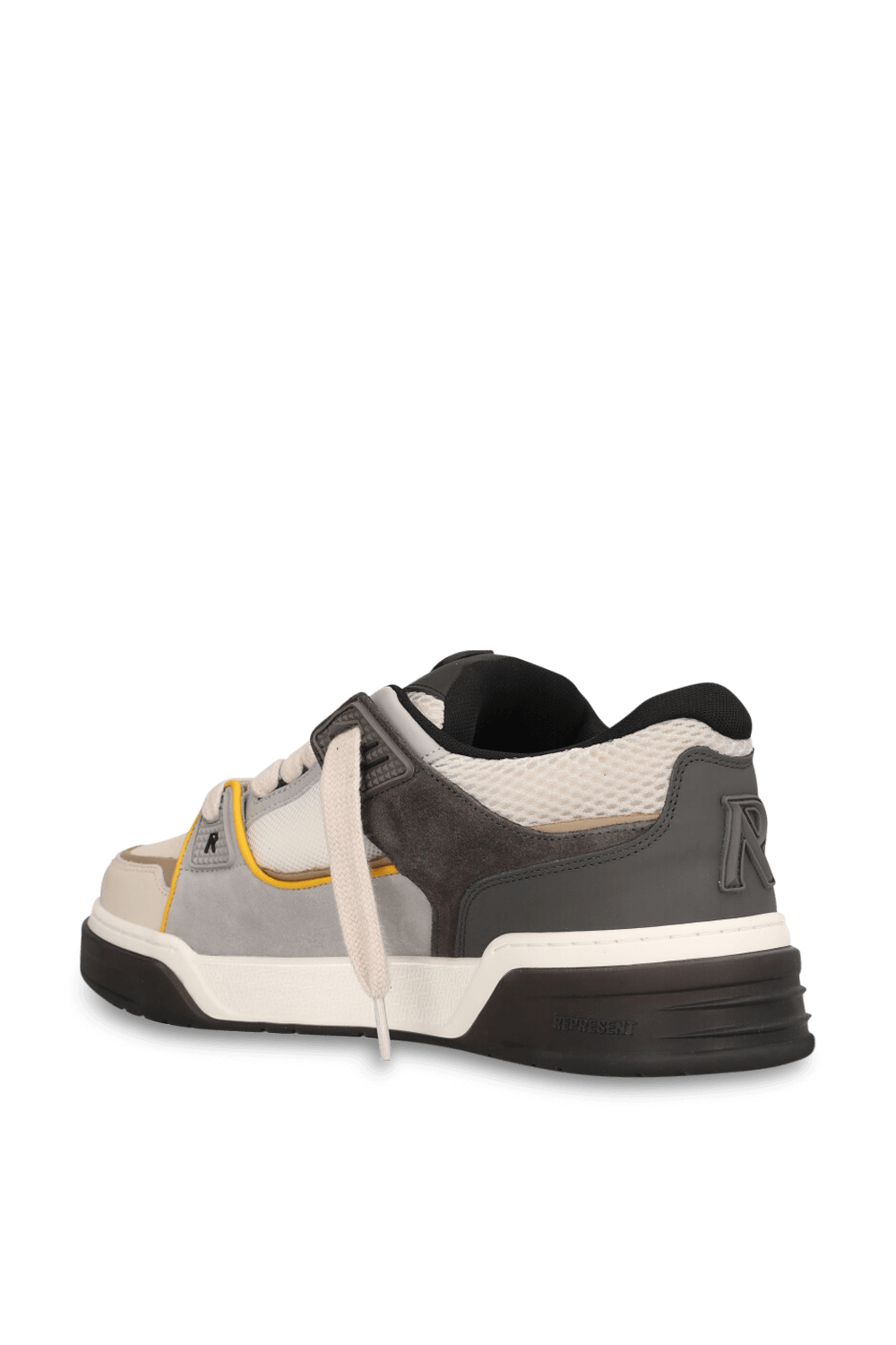 תמונה אחורית של נעלי סניקרס סטודיו