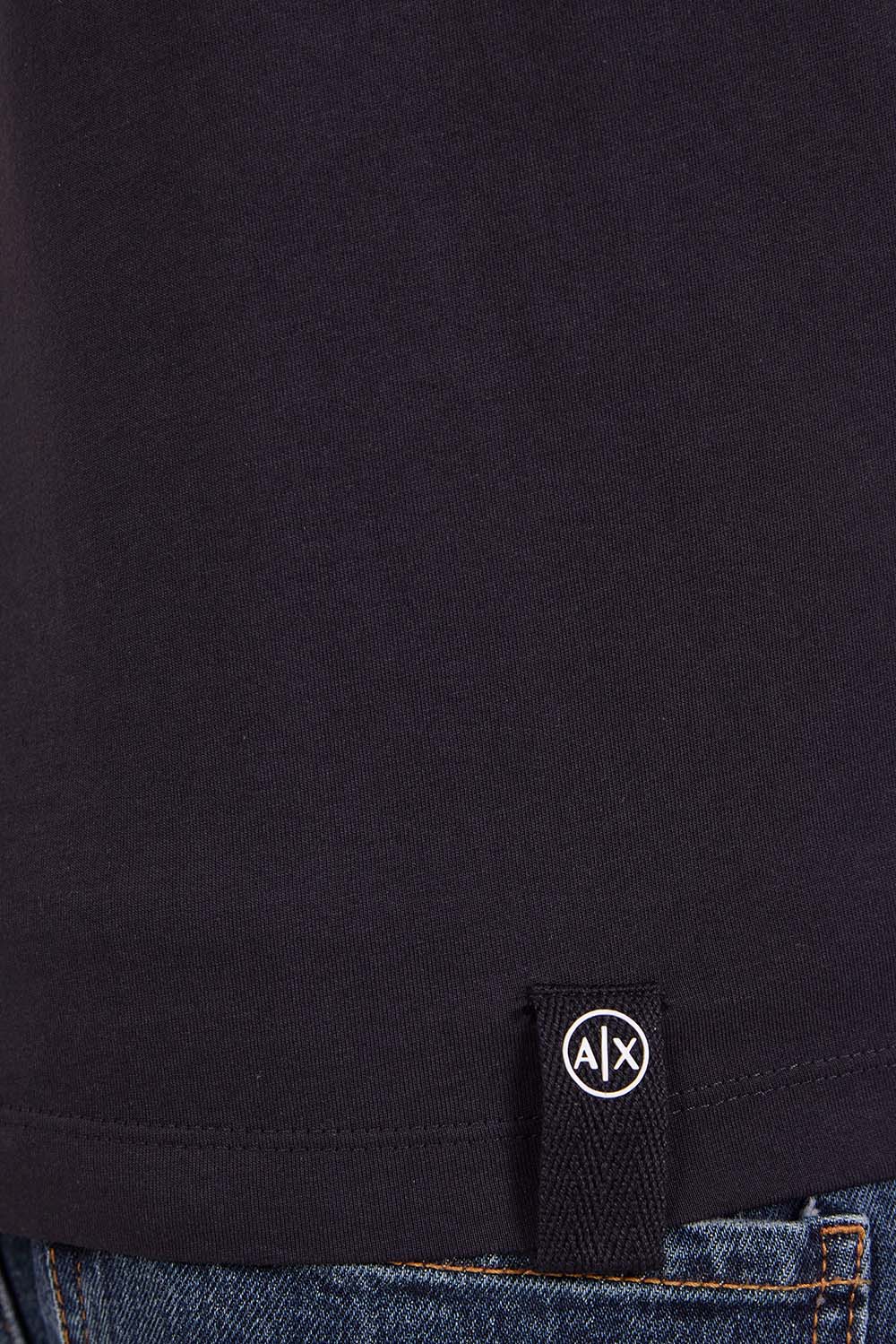 תמונת תקריב דוגמן של חולצת טי