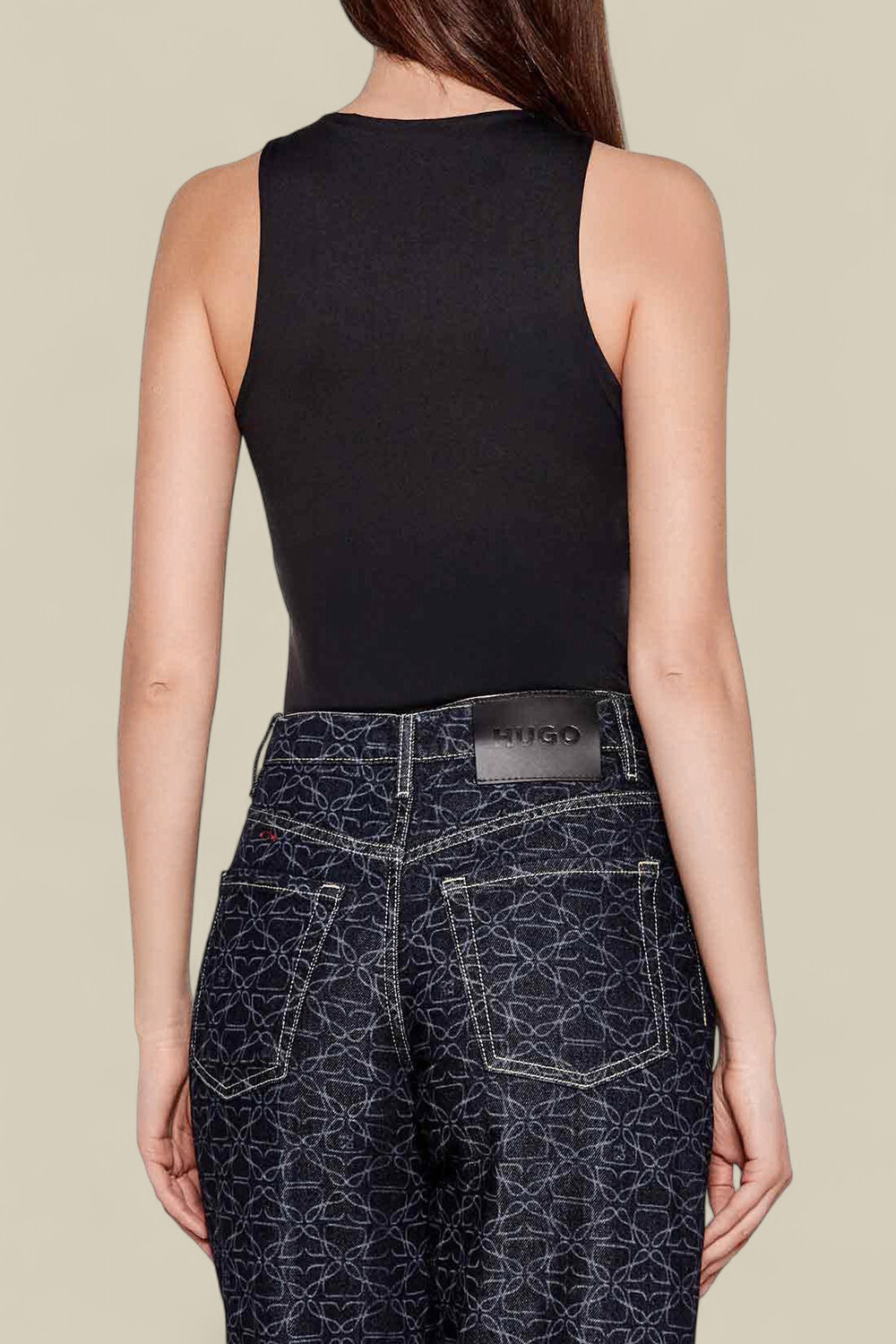 תמונת דוגמן אחורית של בגד גוף