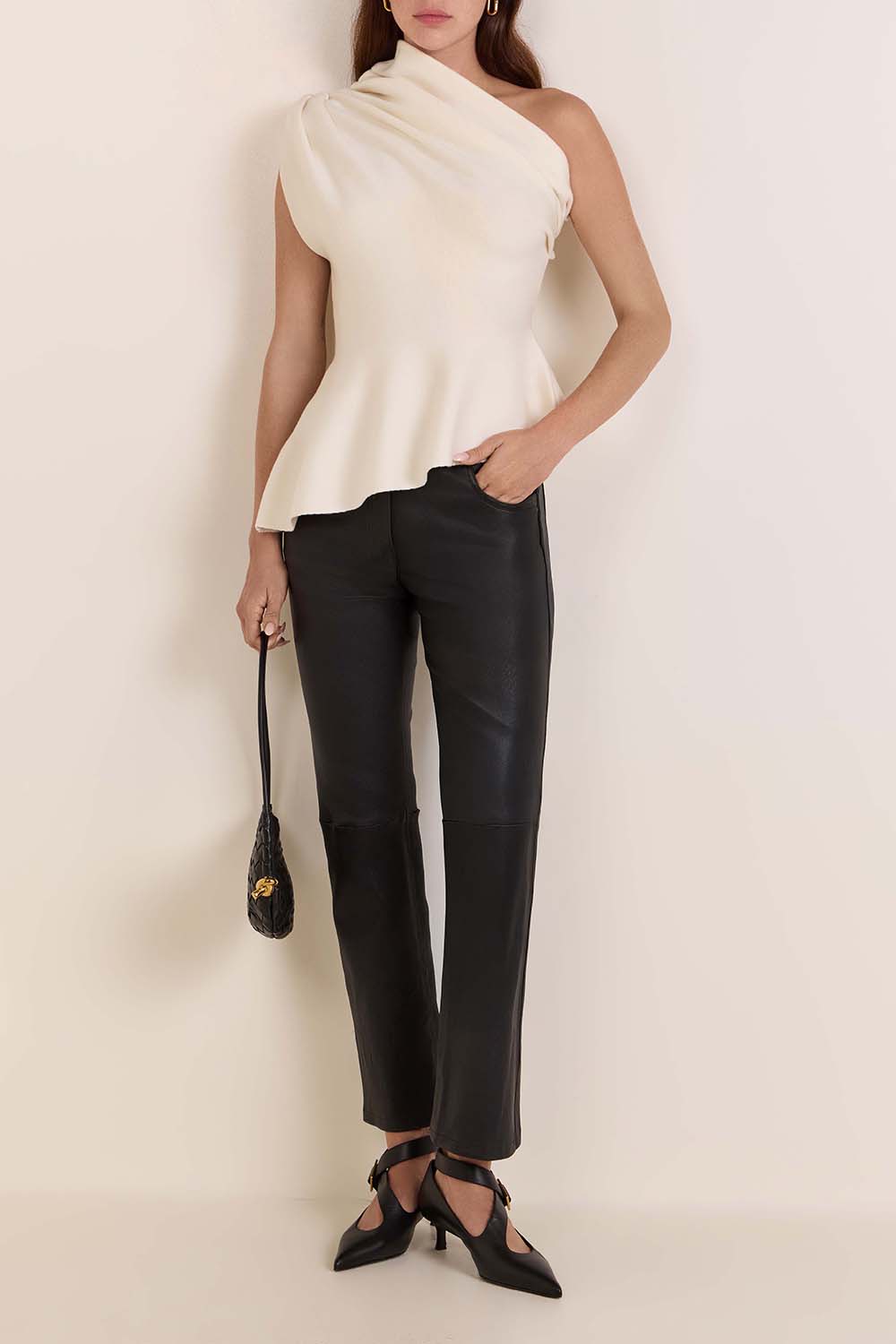 תמונת דוגמן קידמית של נעלי עקב