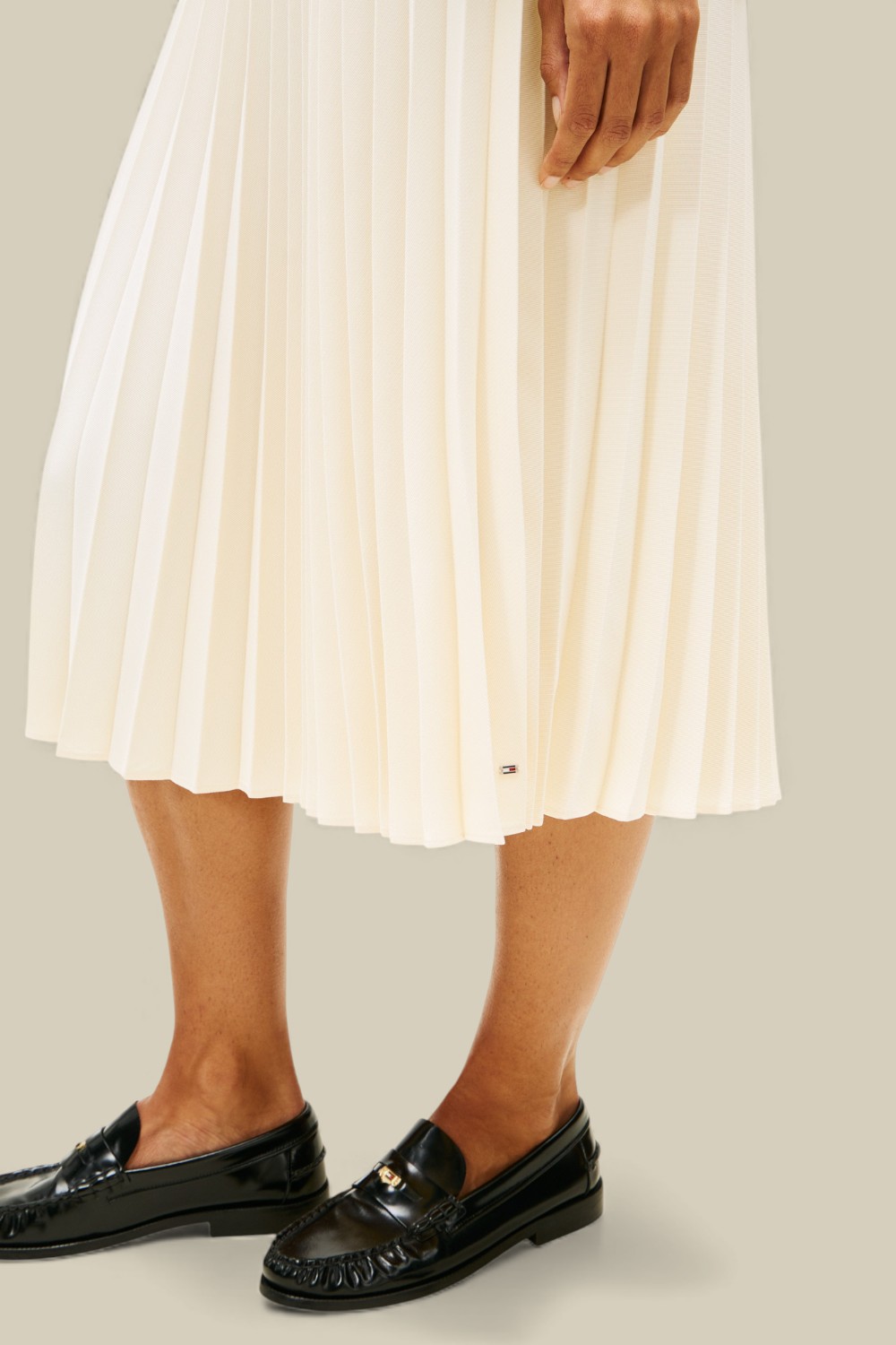 תמונת תקריב דוגמן של חצאית מידי פליסה