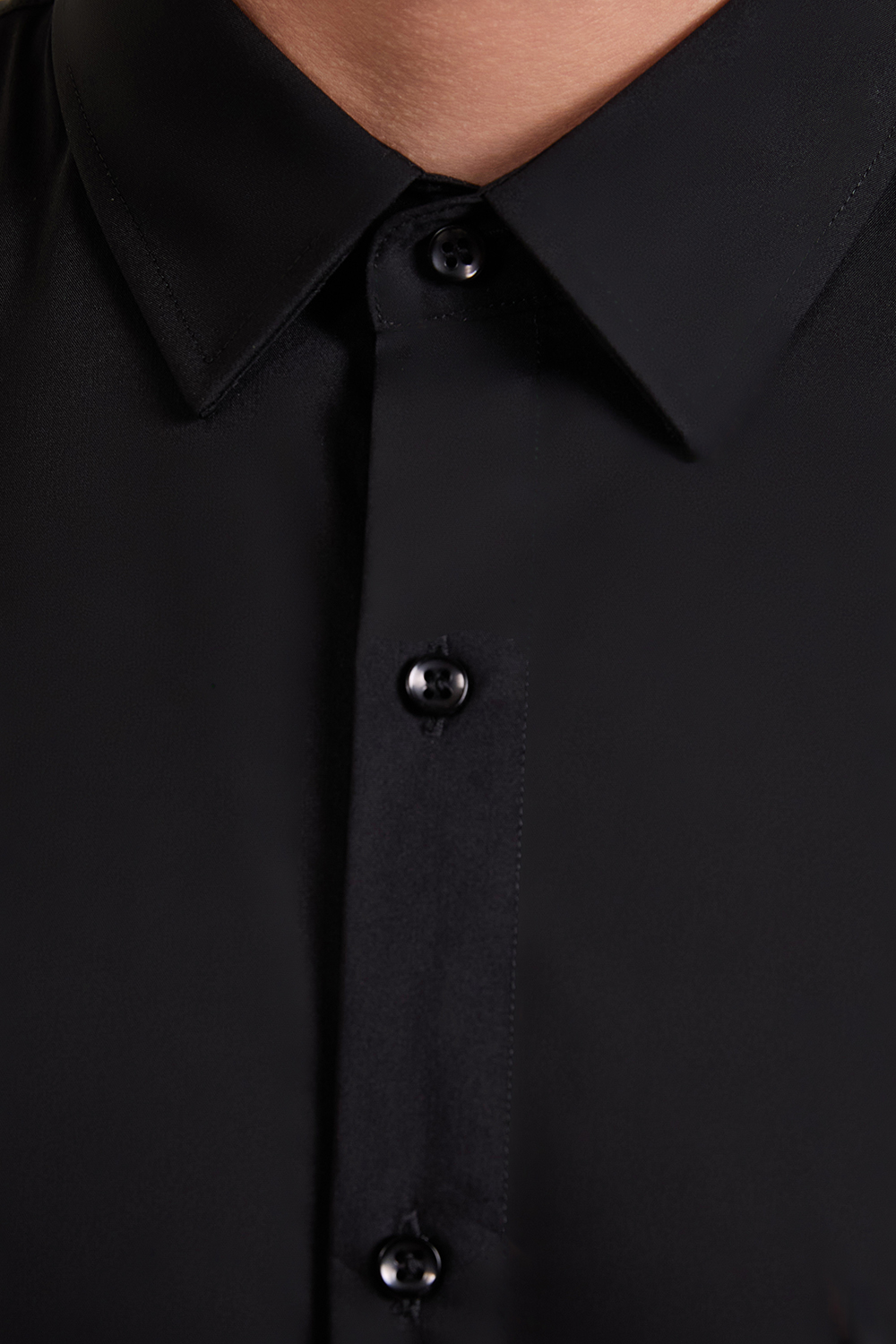 תמונת תקריב דוגמן של חולצת כפתורים