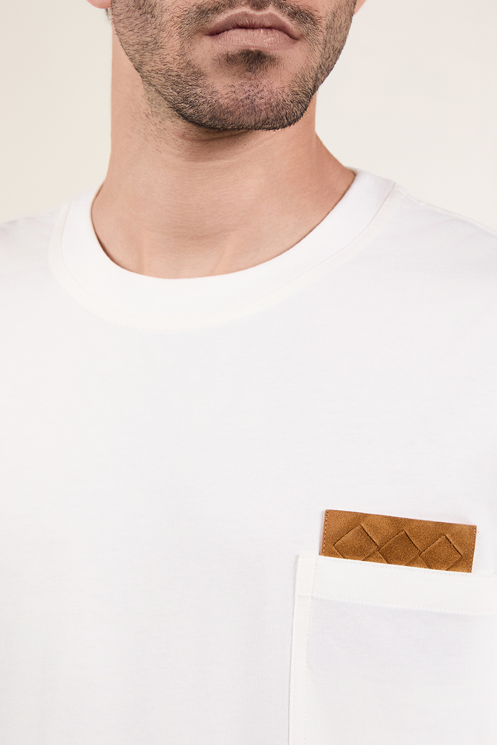 תמונת תקריב דוגמן של חולצת טי