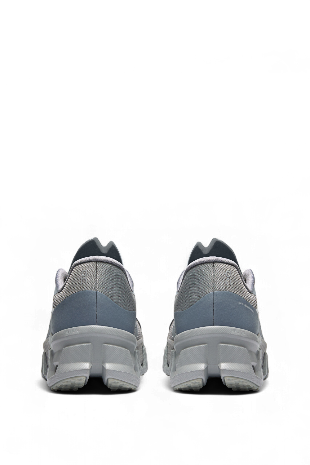 תמונת תקריב של און קלאוד X היפר פאף נעלי סניקרס קלאודמונסטר פנטום אפולו