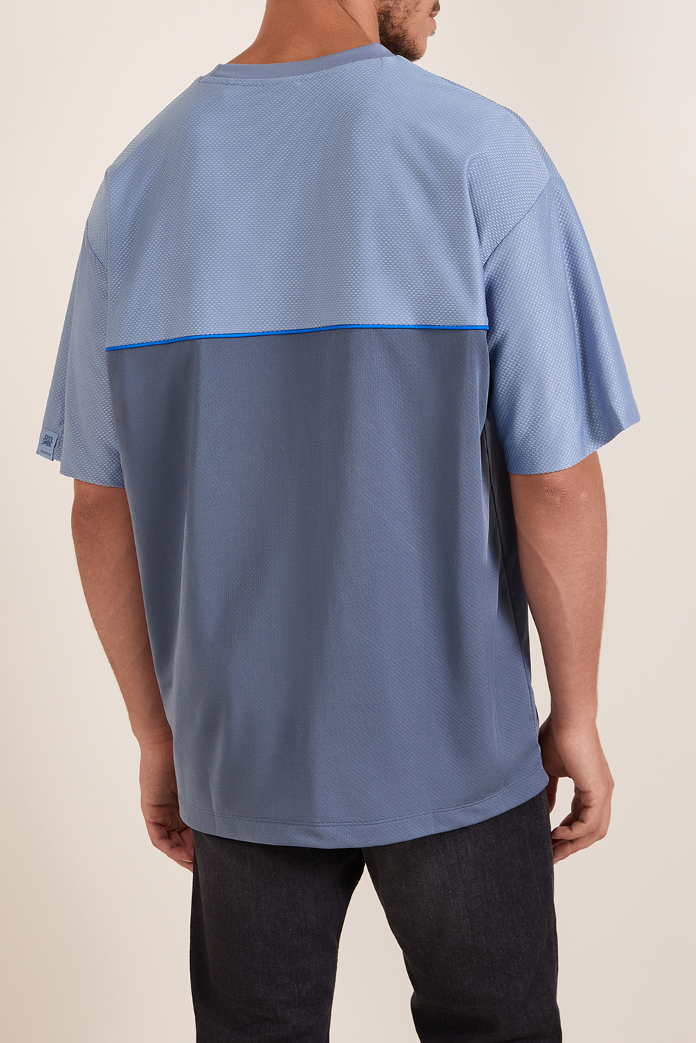 תמונת דוגמן אחורית של הוגו חולצת טי X רייסינג בולס