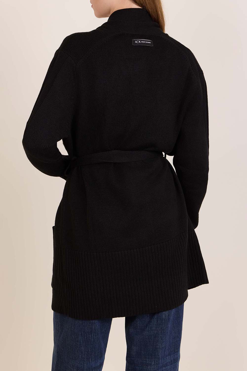 תמונת דוגמן אחורית של קרדיגן ארוך