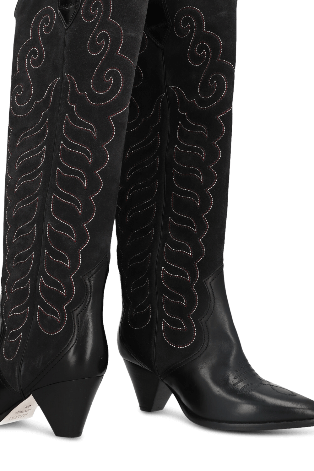 תמונת תקריב של מגפי בוקרים ליילה