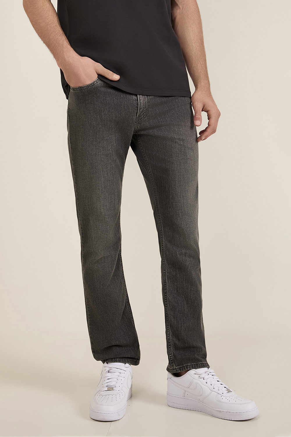 תמונת דוגמן קידמית של מכנסי ג'ינס סלים פיט 511