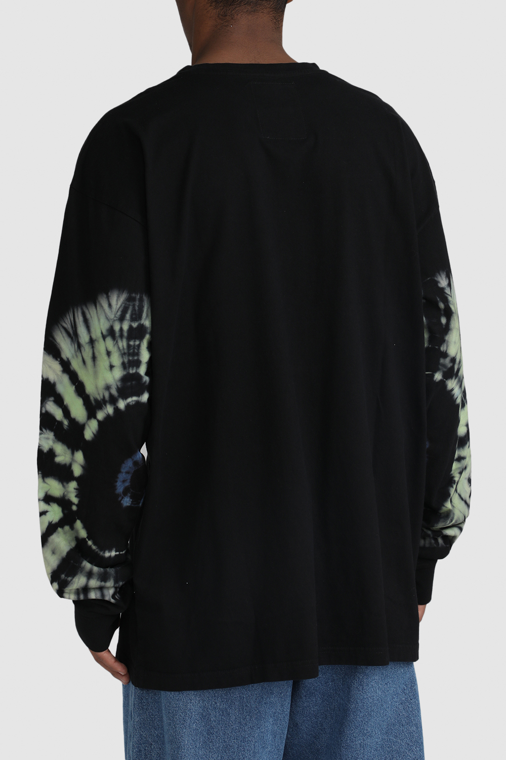 תמונת תקריב דוגמן של חולצת טי ארוכה בוב מארלי