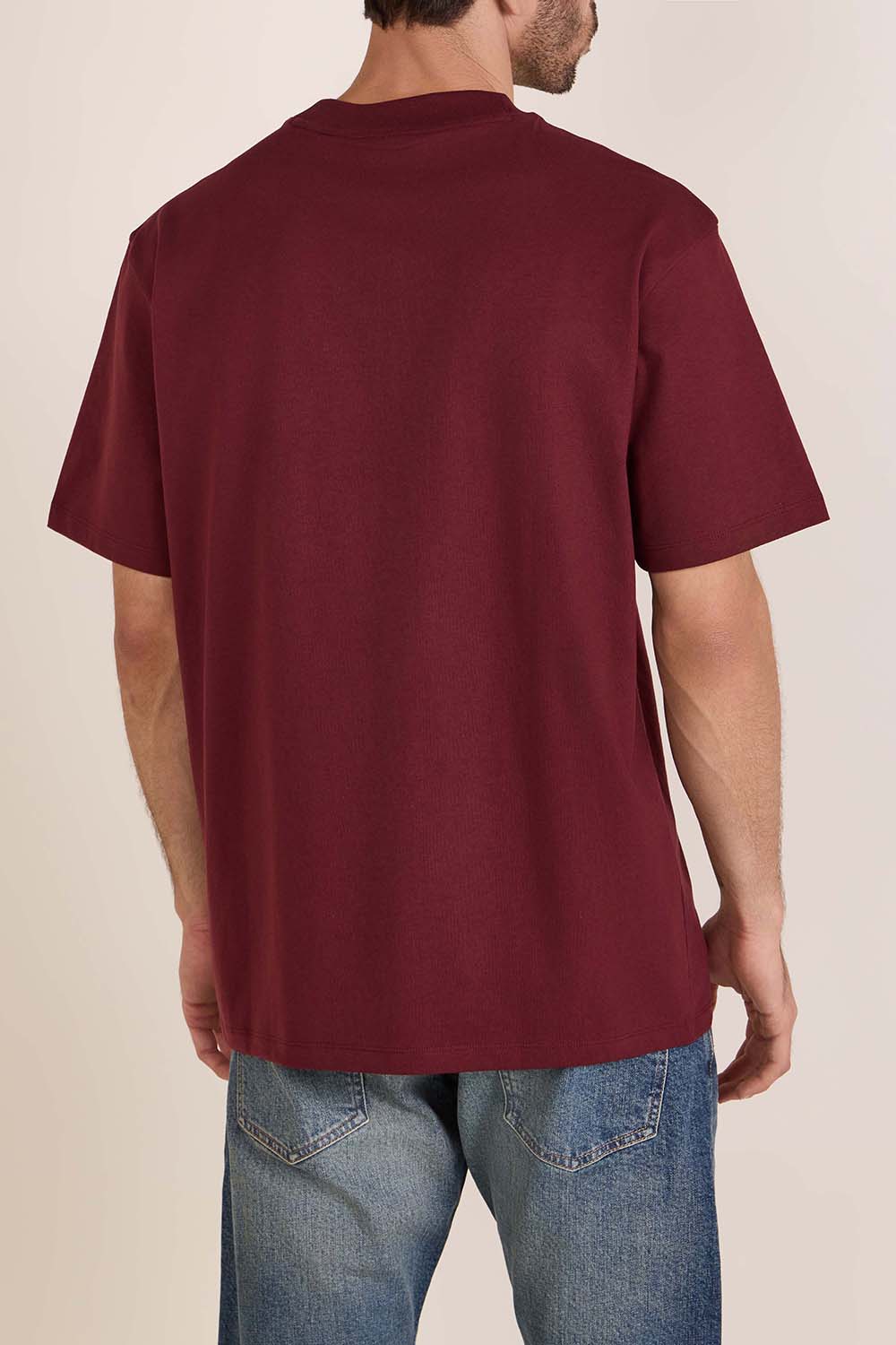 תמונת דוגמן אחורית של חולצת טי משוחררת