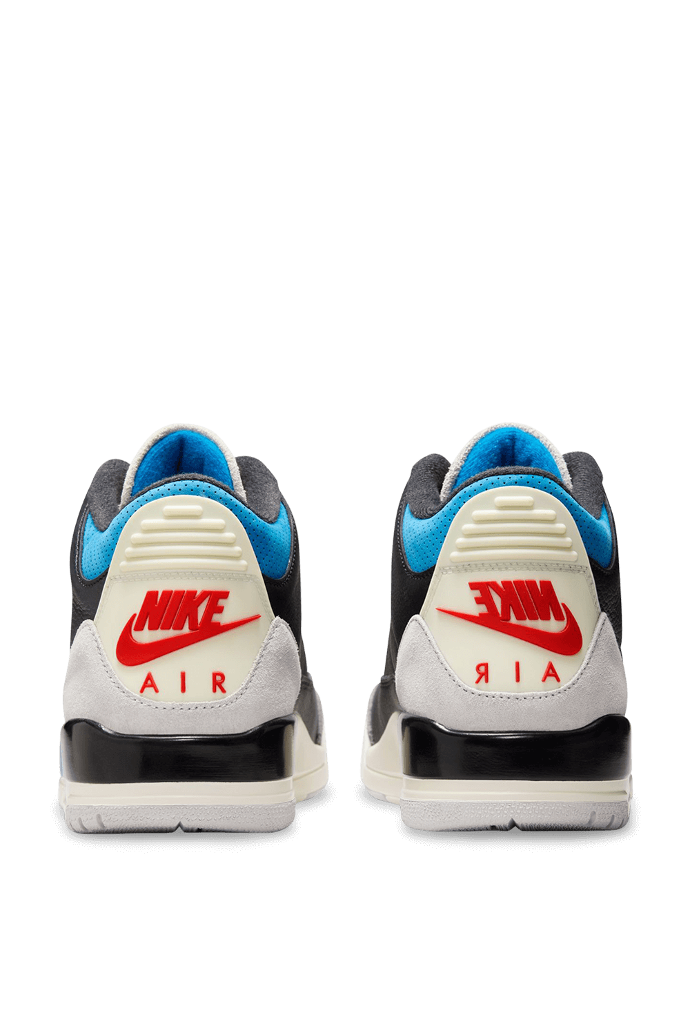 תמונה אחורית של נעלי סניקרס אייר ג'ורדן 3 רטרו