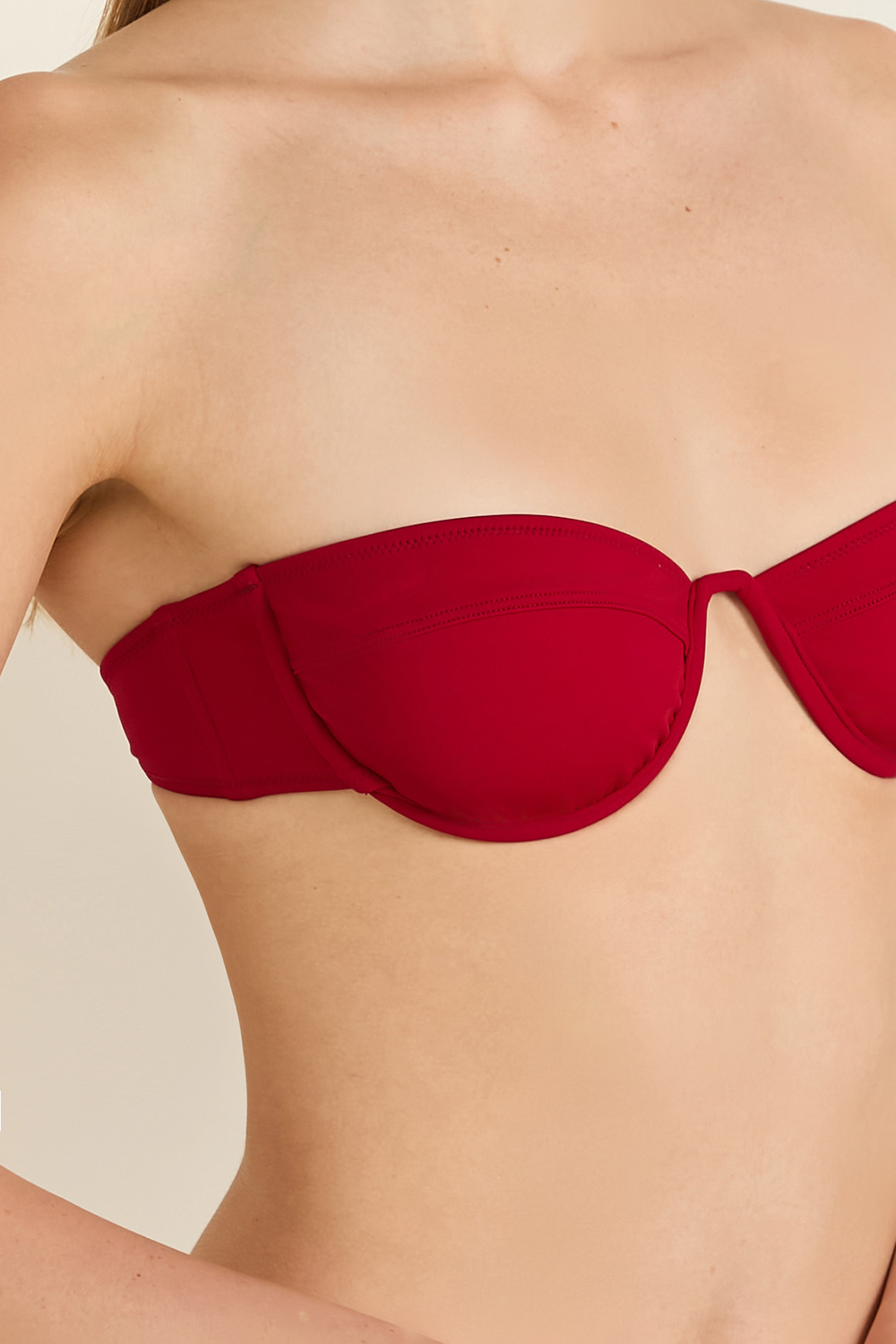 תמונת תקריב דוגמן של חזיית ביקיני סטרפלס מריאל