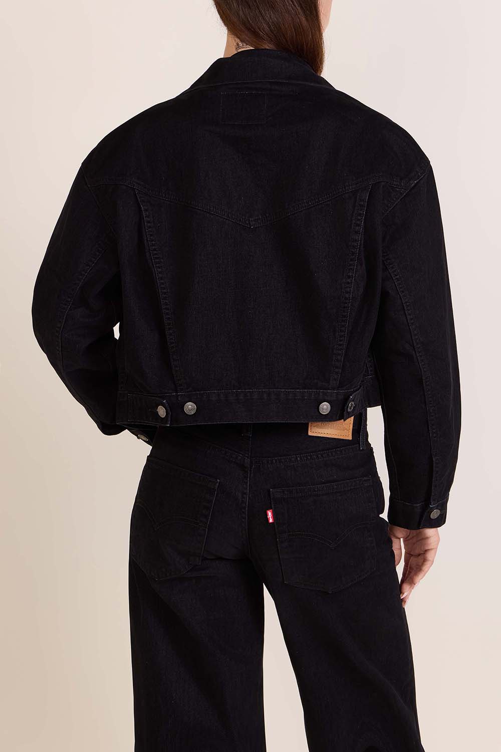 תמונת דוגמן אחורית של ז'קט ג'ינס טראקר 90