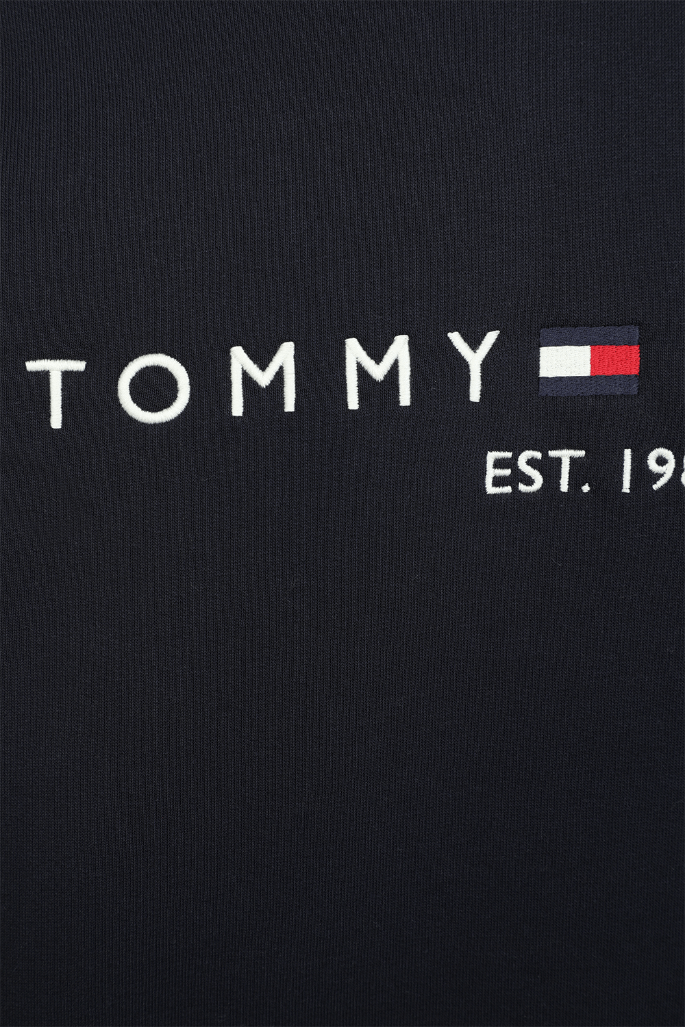 תמונה אחורית של סווטשירט קפוצ'ון כחול עם שם המותג