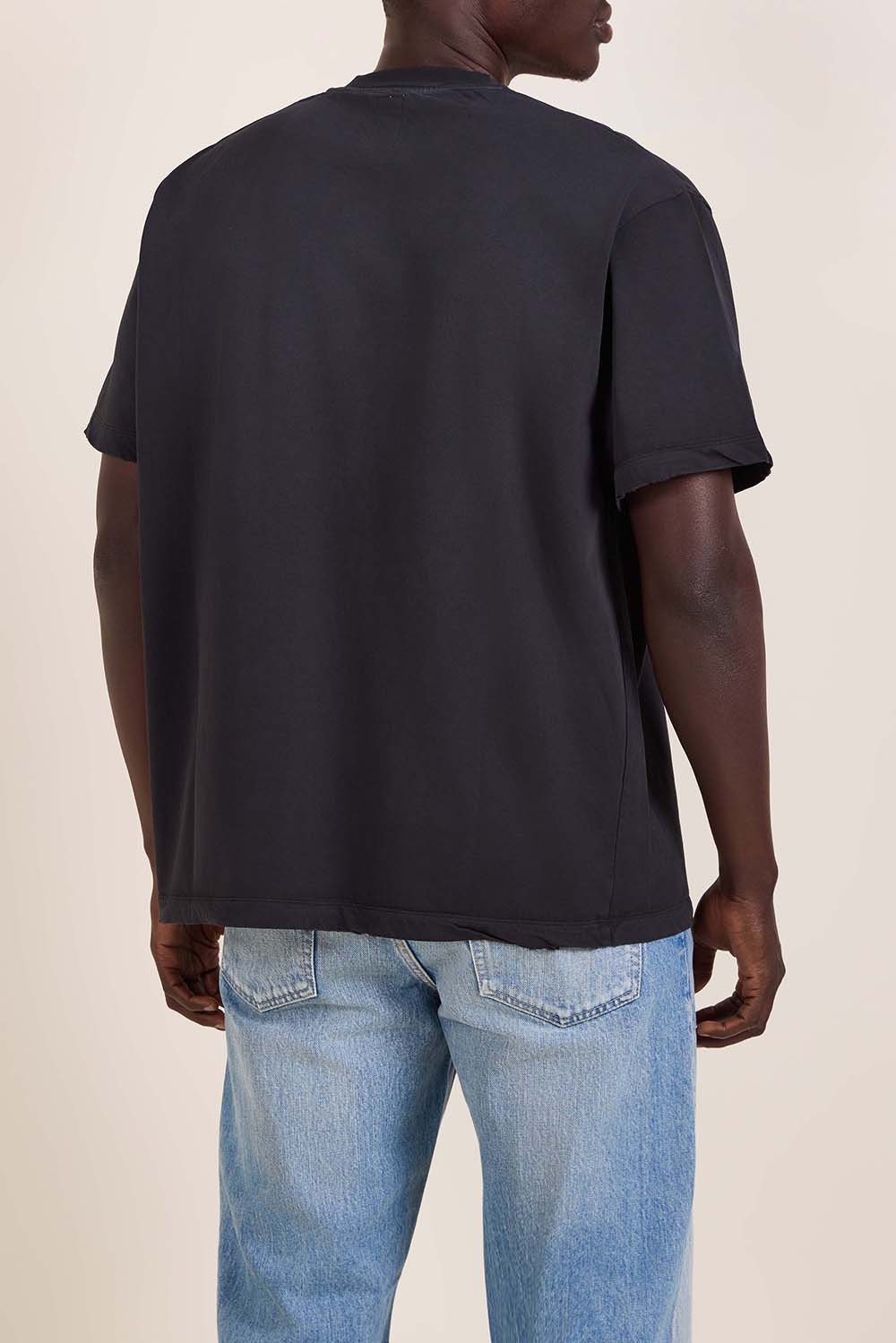 תמונת תקריב דוגמן של חולצת טי