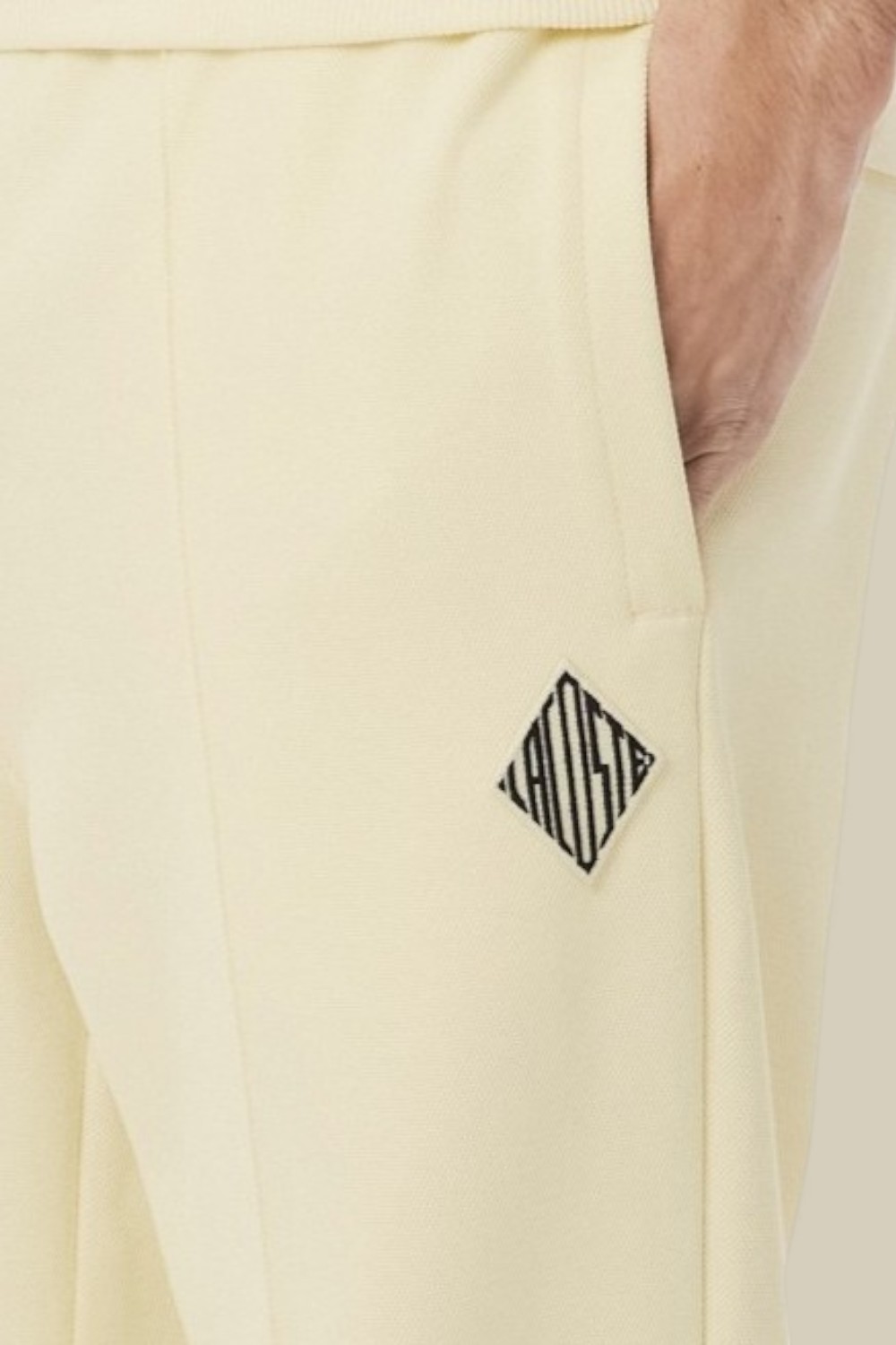 תמונת תקריב דוגמן של מכנסי ג'וגר PRE LINE