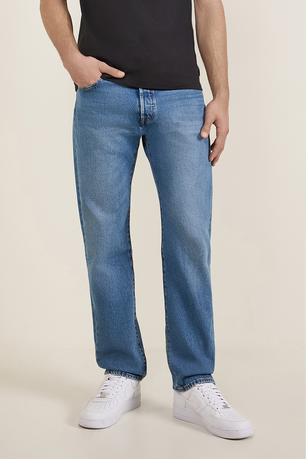 תמונת דוגמן קידמית של מכנסי ג'ינס