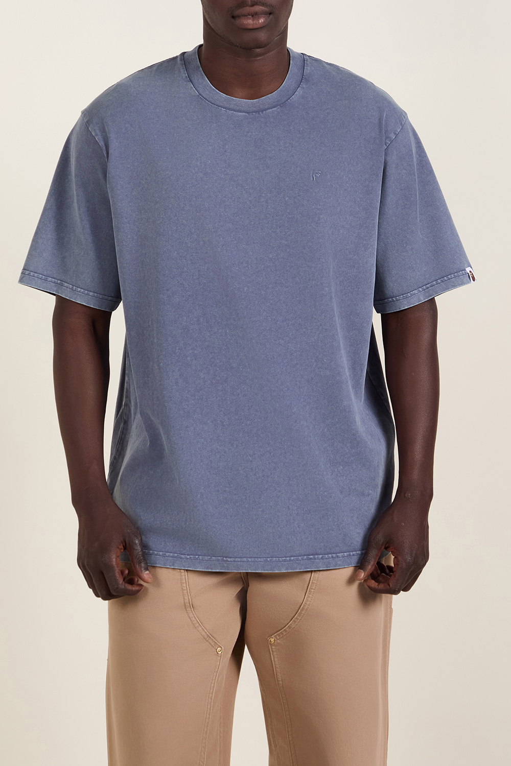 תמונת דוגמן קידמית של חולצת טי