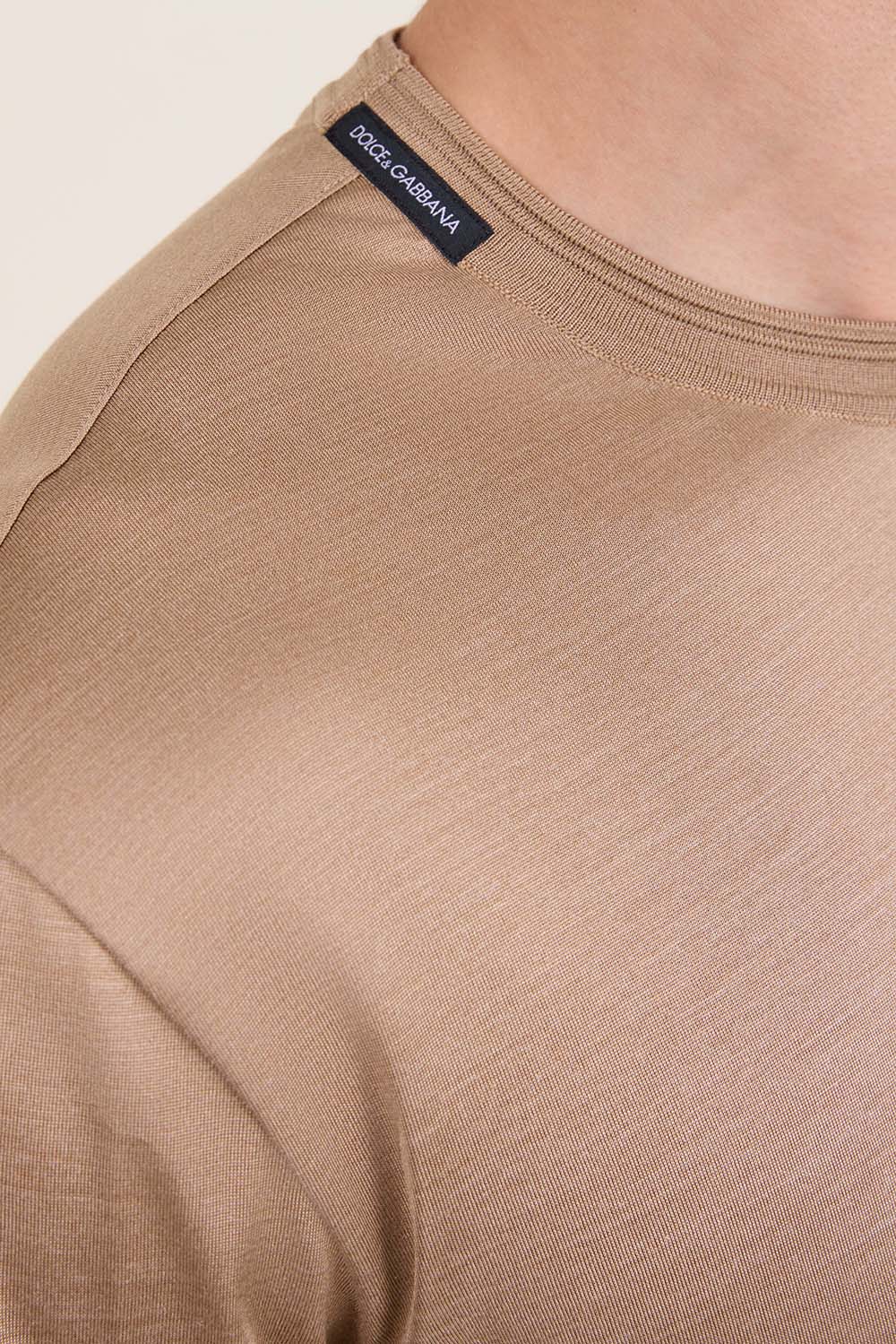 תמונת תקריב דוגמן של חולצת טי