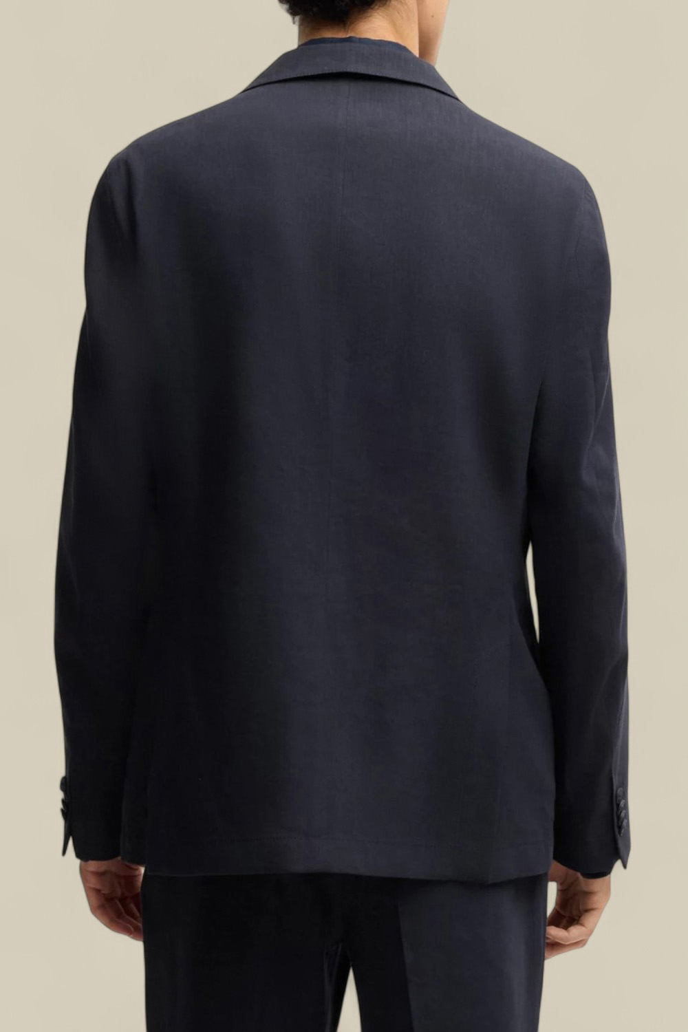 תמונת דוגמן אחורית של ז'קט מחוייט מפשתן