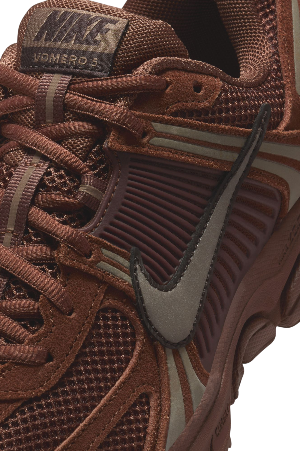 תמונת פנים של נעלי סניקרס זום וומרו 5