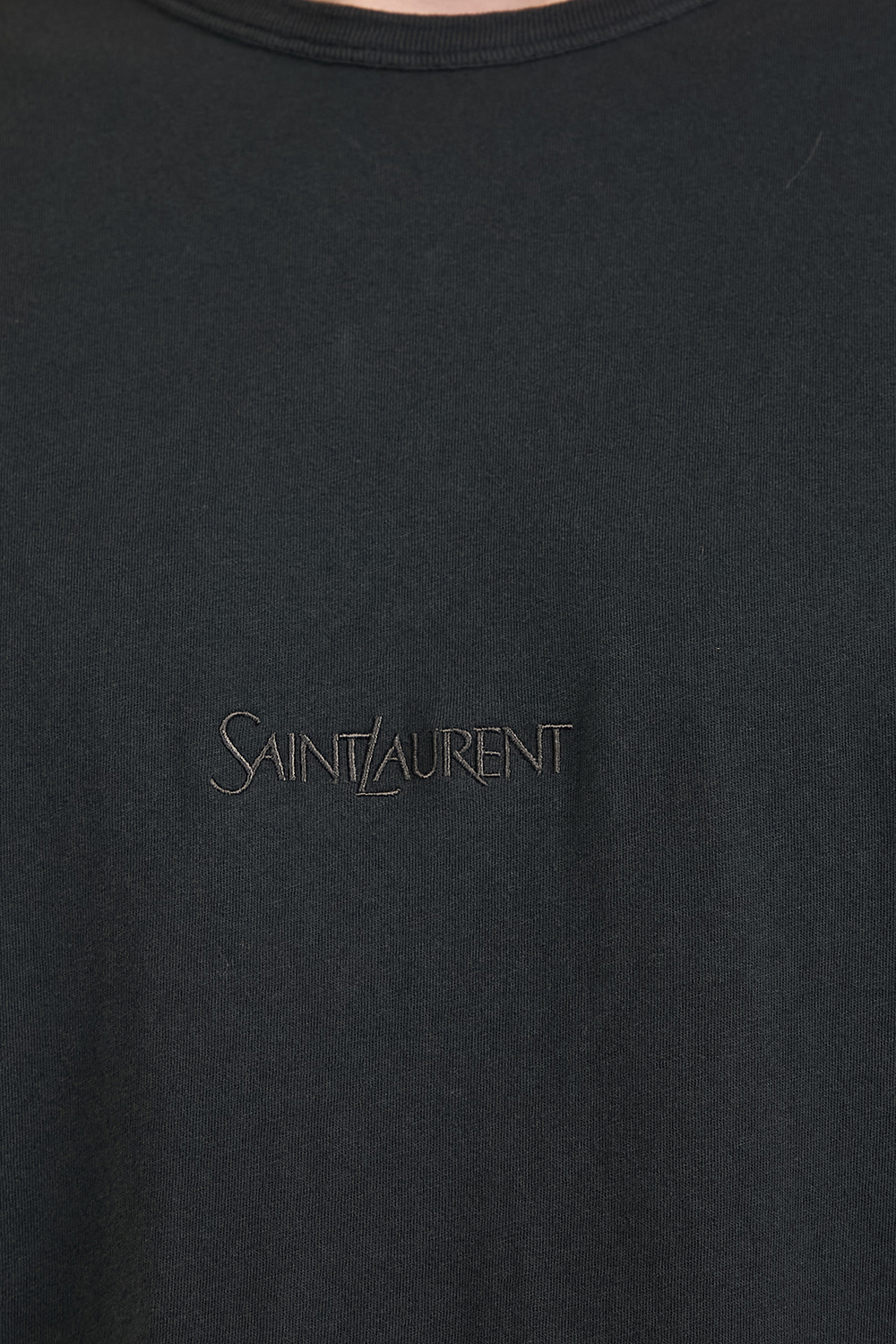 תמונת תקריב דוגמן של חולצת טי