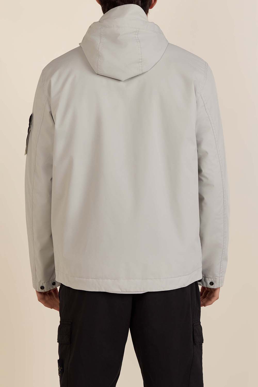 תמונת דוגמן אחורית של מעיל בריפוד קל