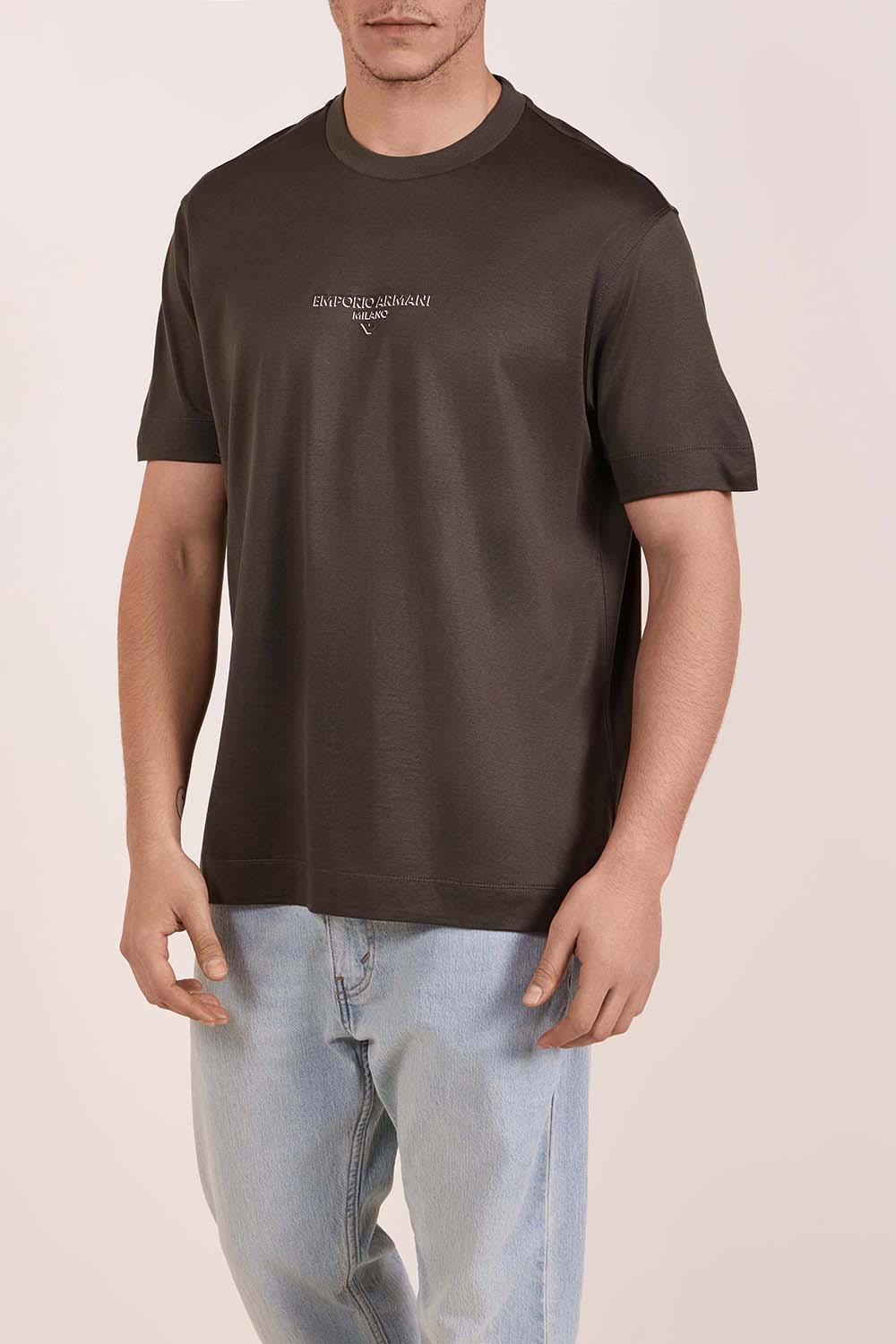 תמונת דוגמן קידמית של חולצת טי