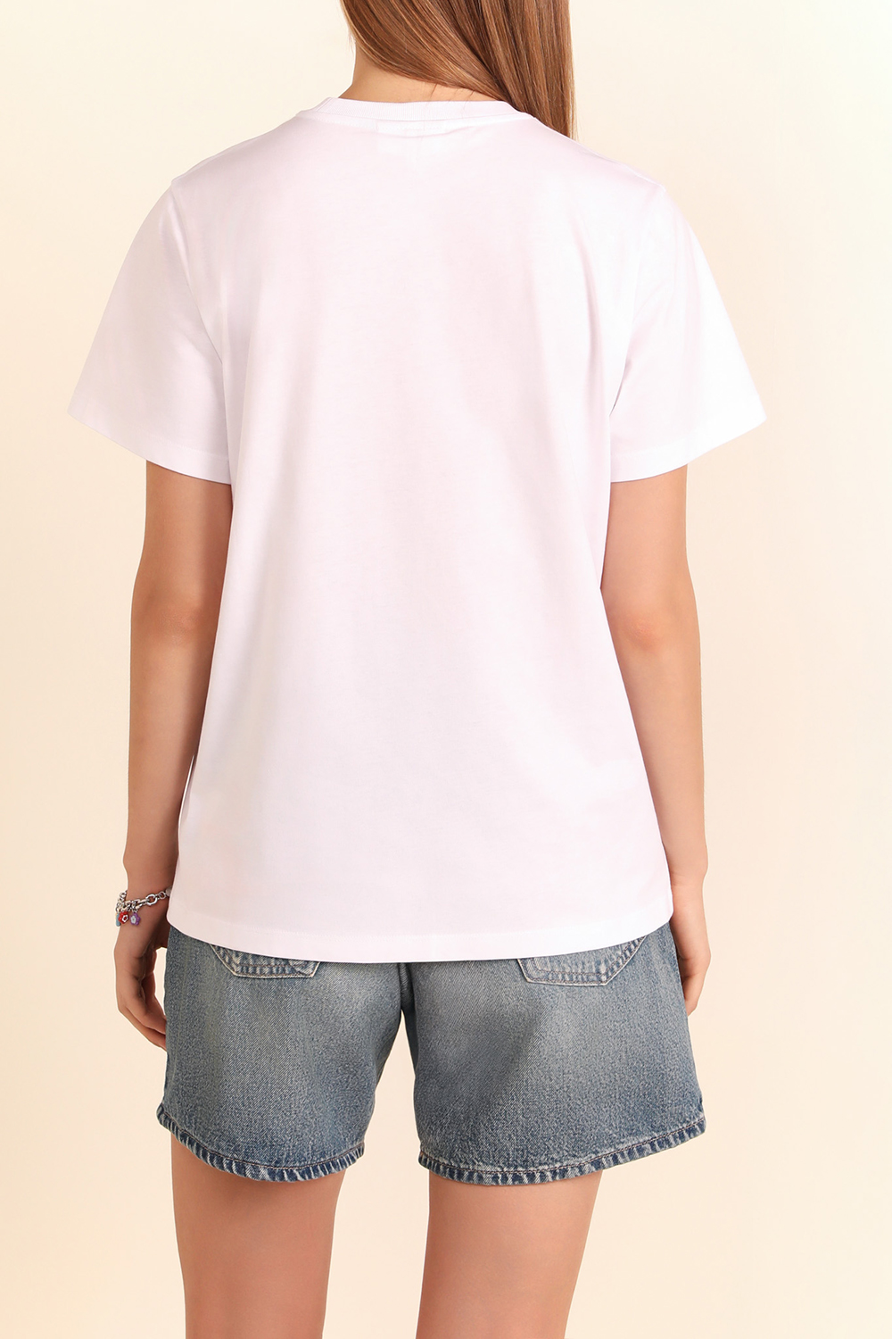 תמונת דוגמן אחורית של חולצת טי משוחררת