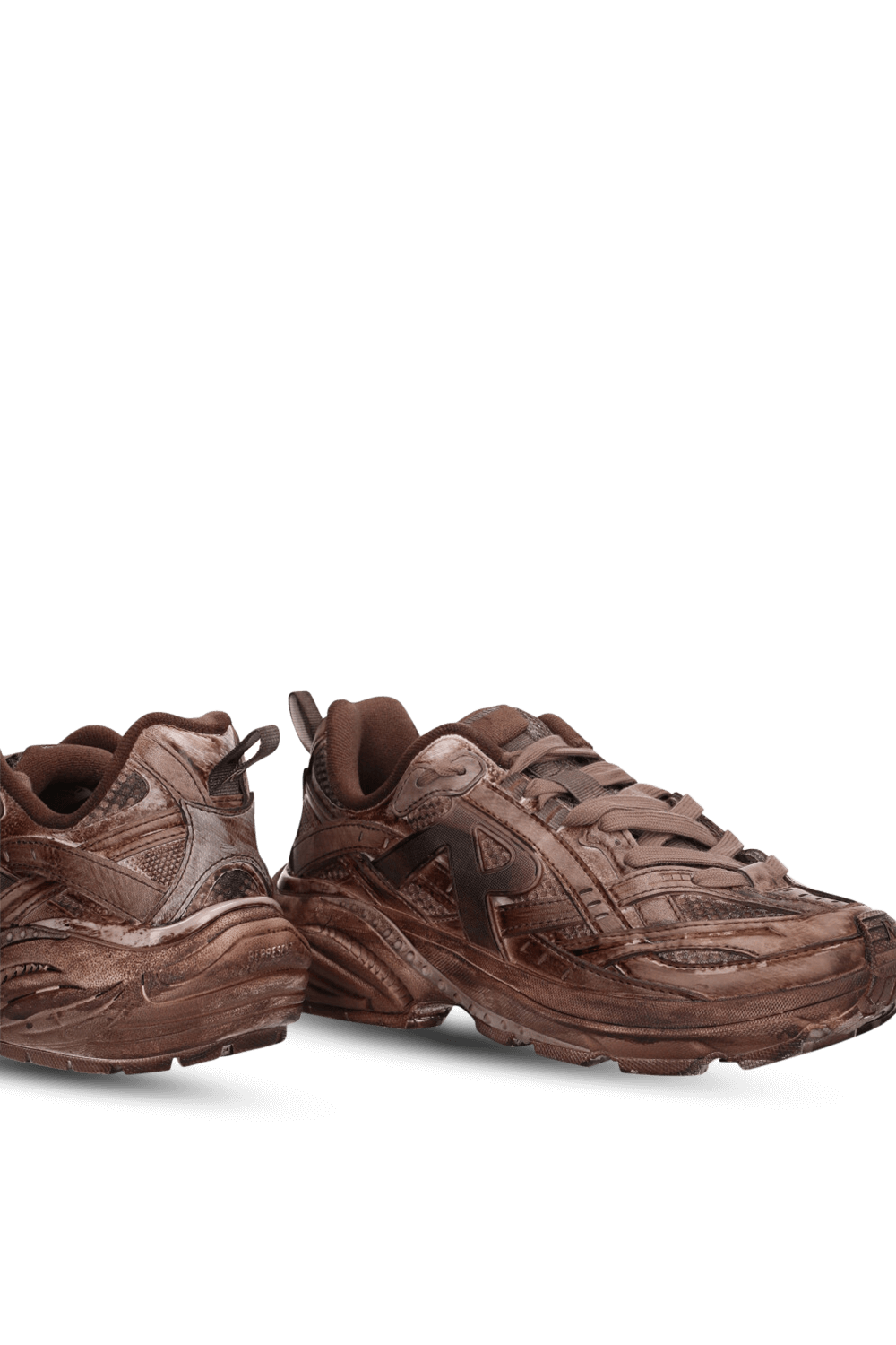 תמונת תקריב של נעלי סניקרס סטורם ראנר