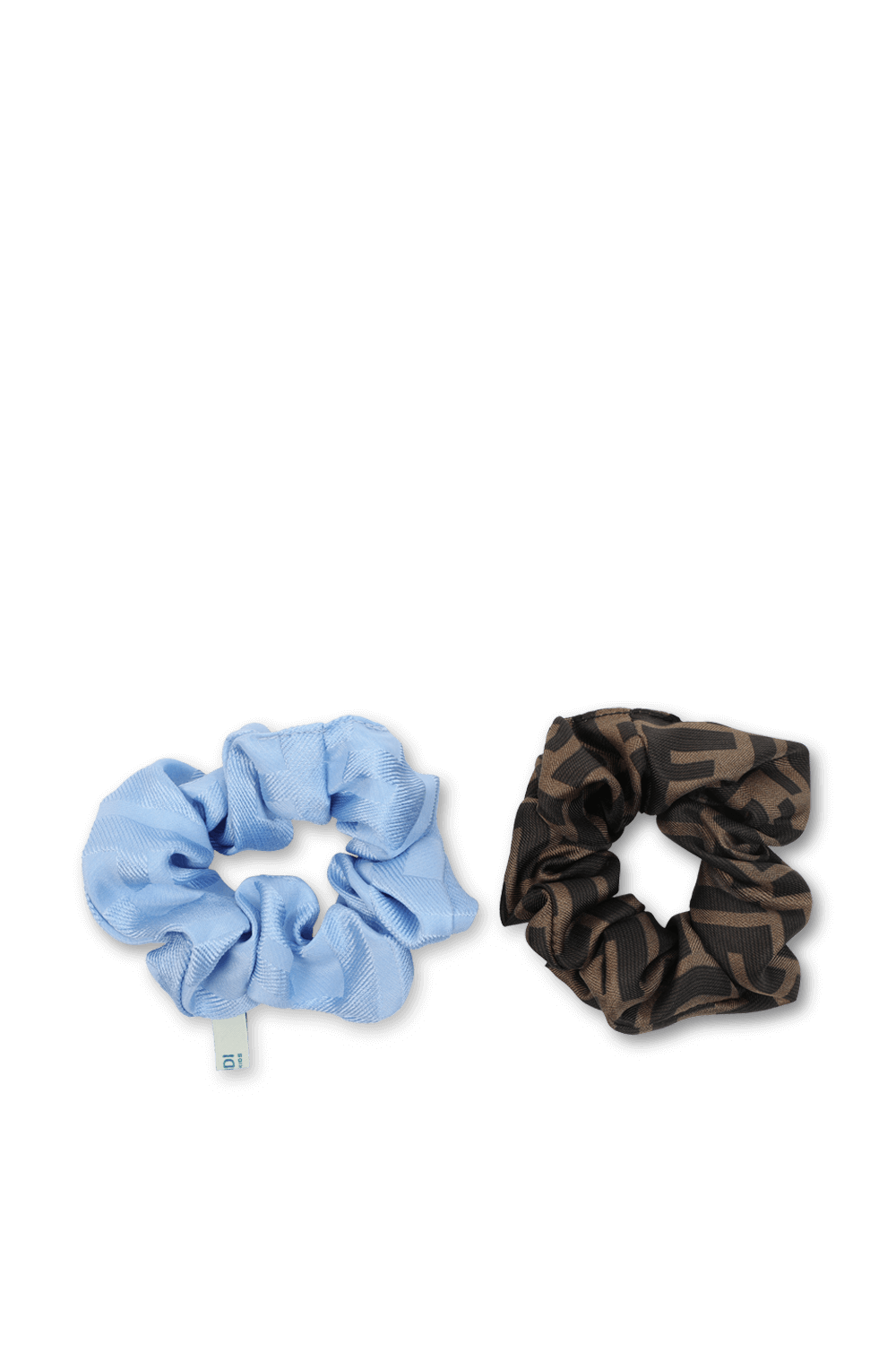 תמונה קידמית של זוג גומיות סקראנצ'י