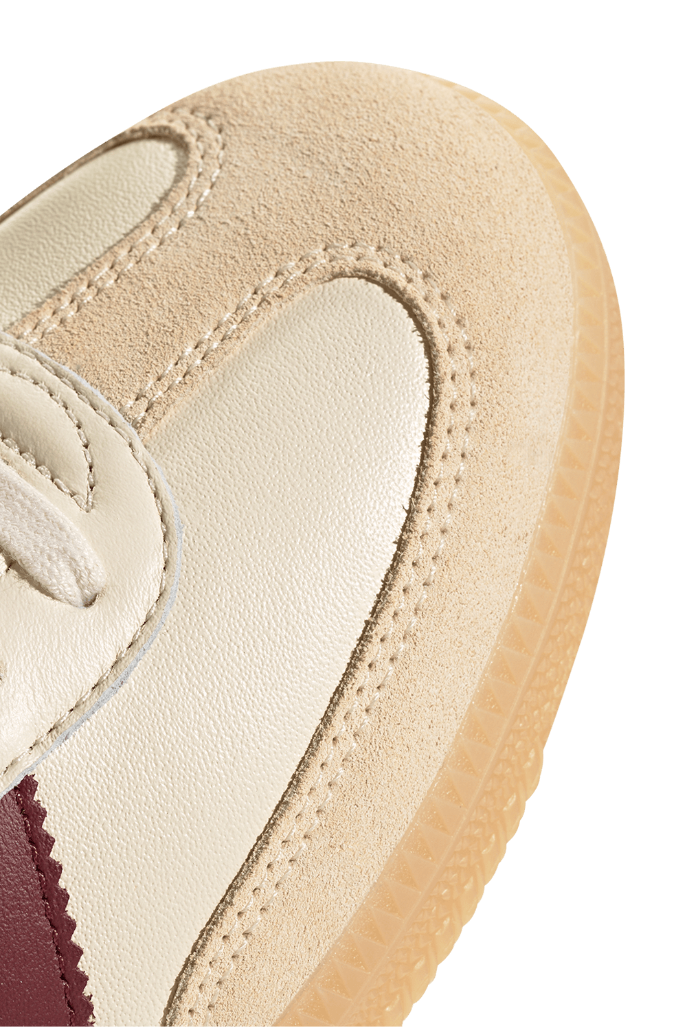 תמונת תקריב של נעלי סניקרס סמבה