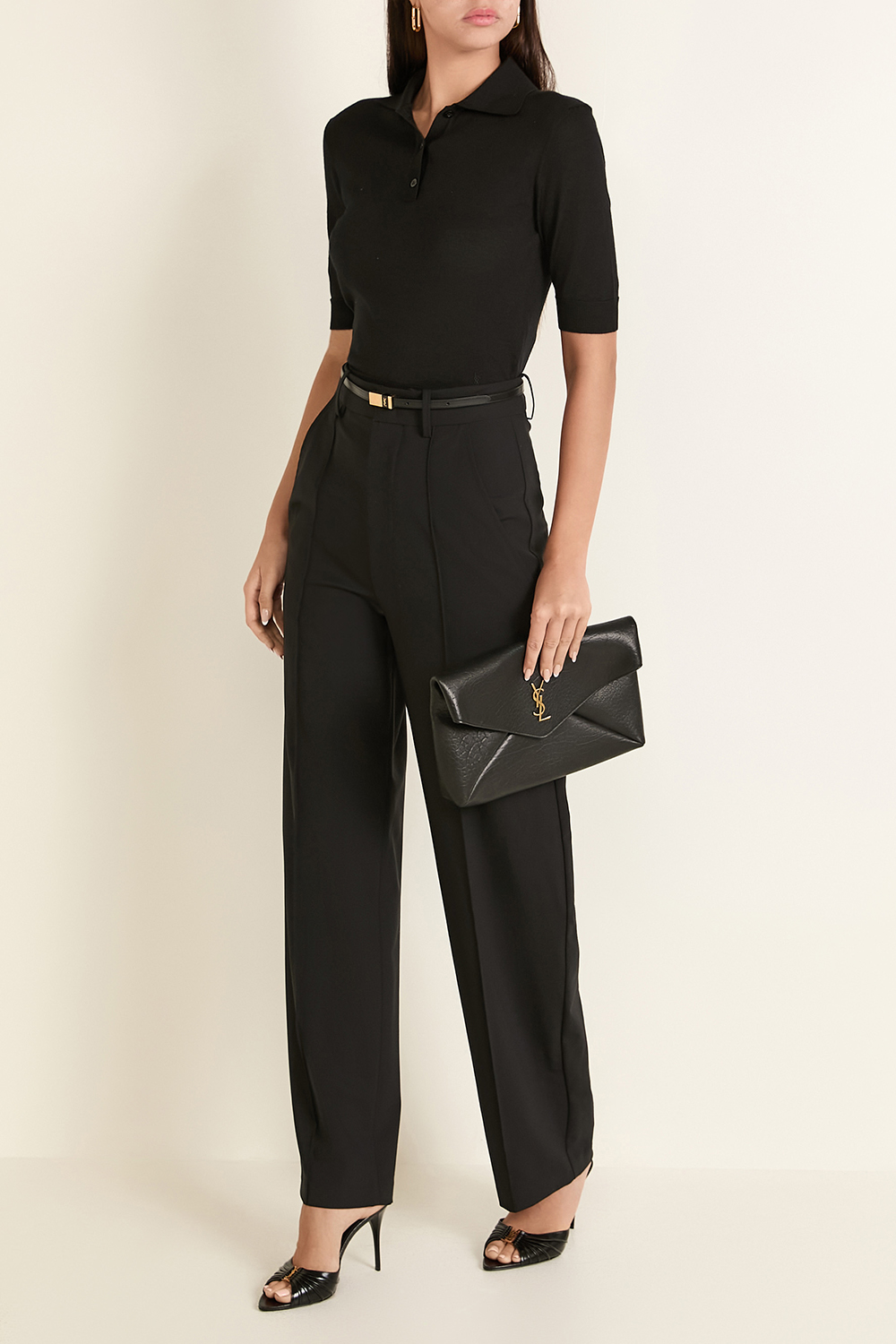 תמונת דוגמן קידמית של חגורת עור דקה