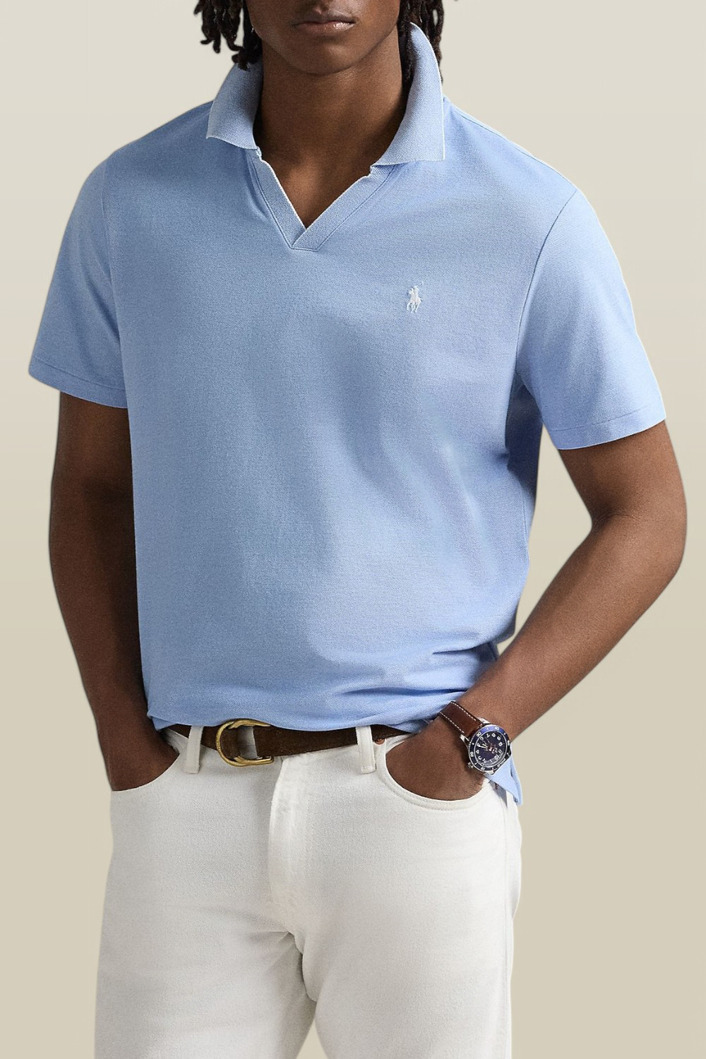תמונת דוגמן קידמית של חולצת פולו