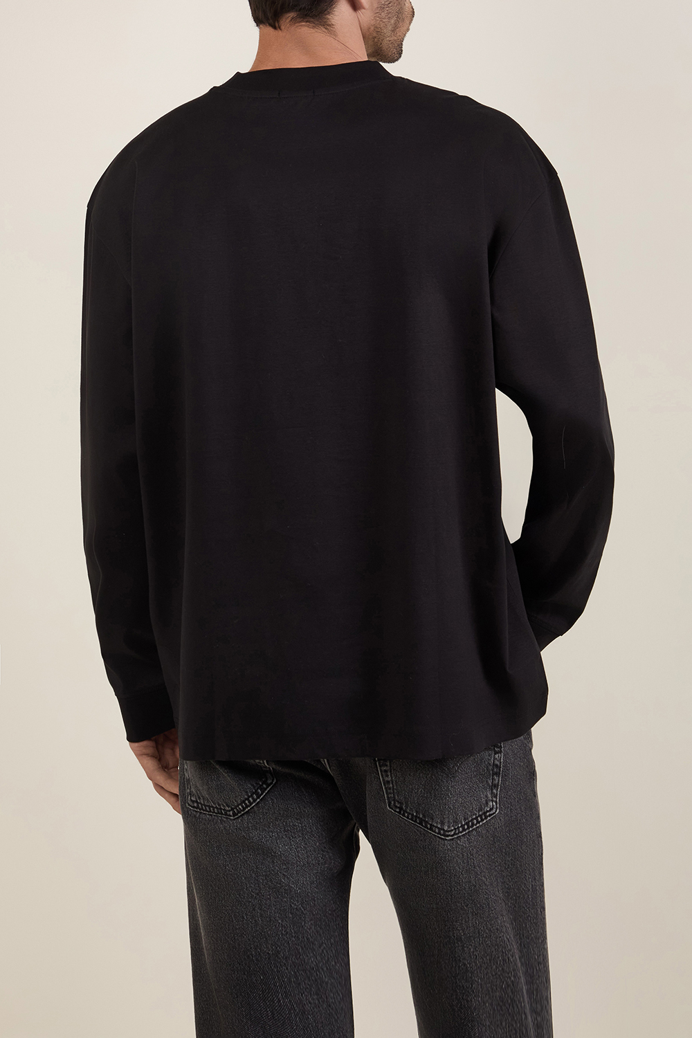 תמונת דוגמן אחורית של חולצת טי