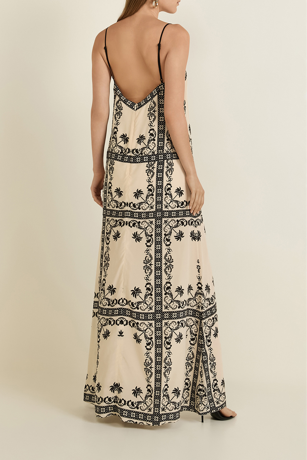 תמונת דוגמן אחורית של שמלת מקסי