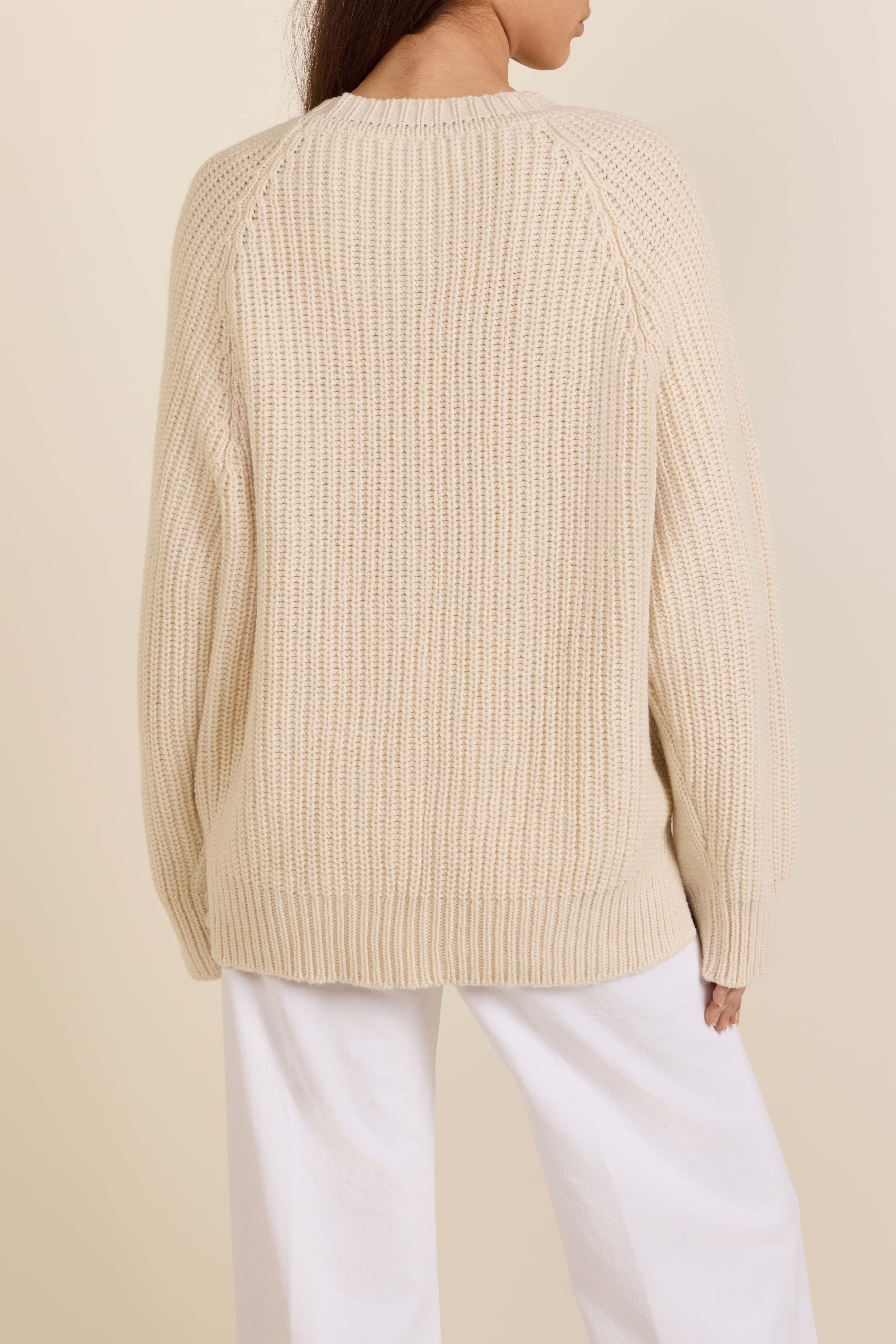 תמונת דוגמן אחורית של סריג קשמיר אוברסייז