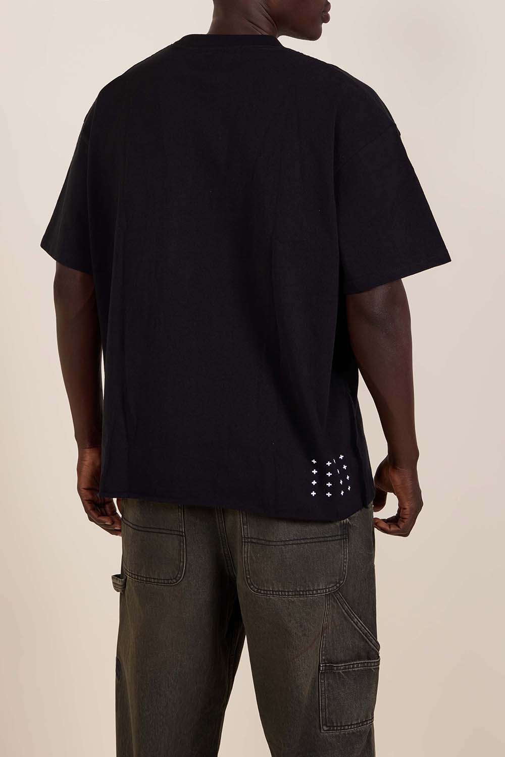 תמונת תקריב דוגמן של חולצת טי