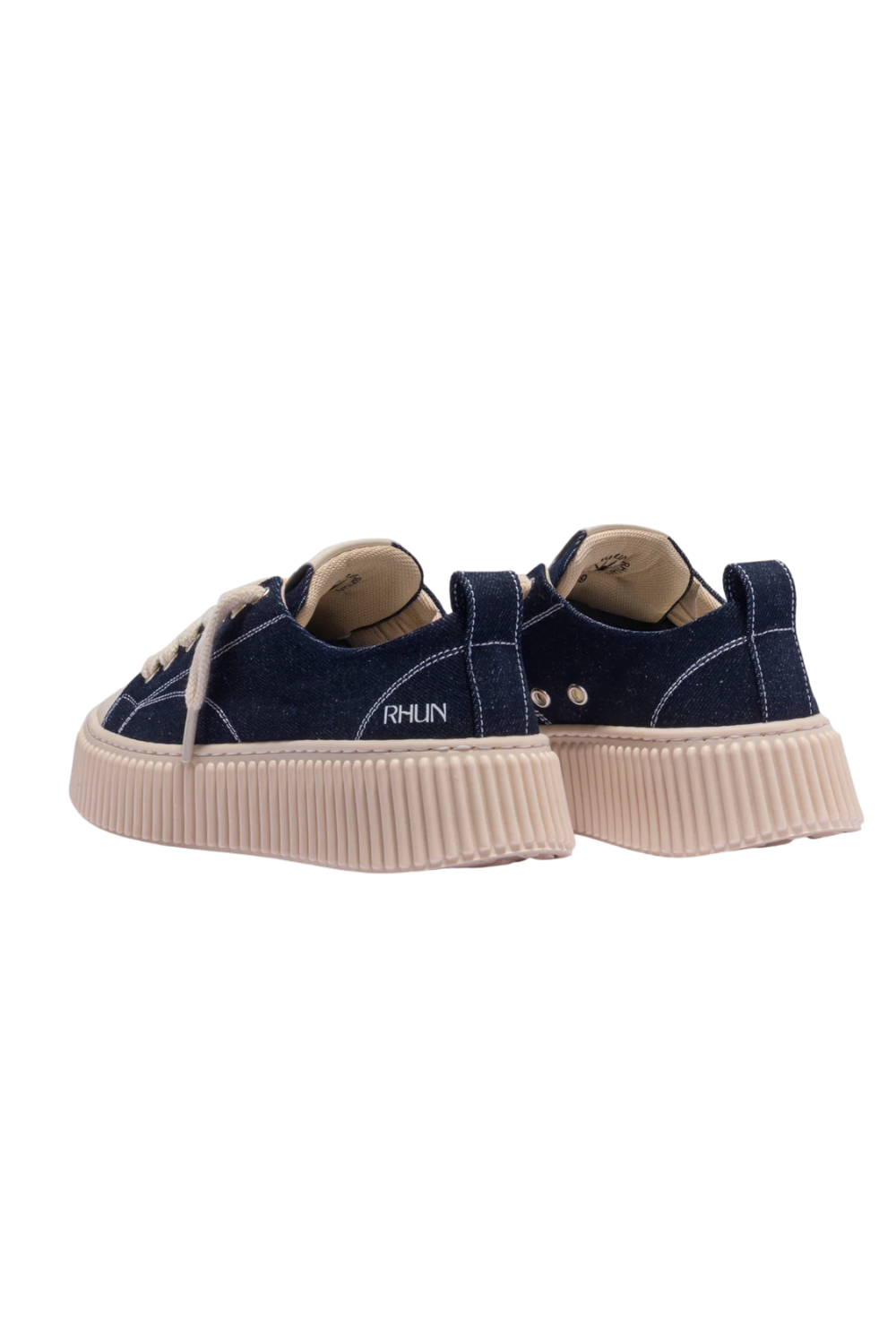 תמונה אחורית של נעלי סניקרס 2020