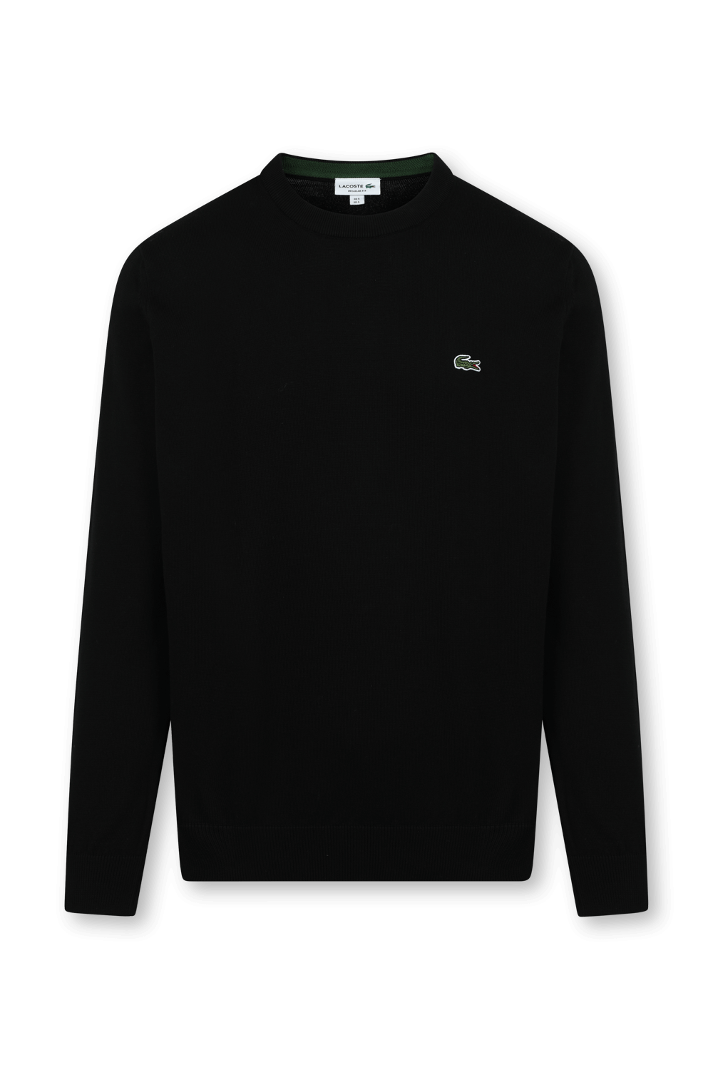 תמונה קידמית של סריג שחור עם לוגו תנין רקום