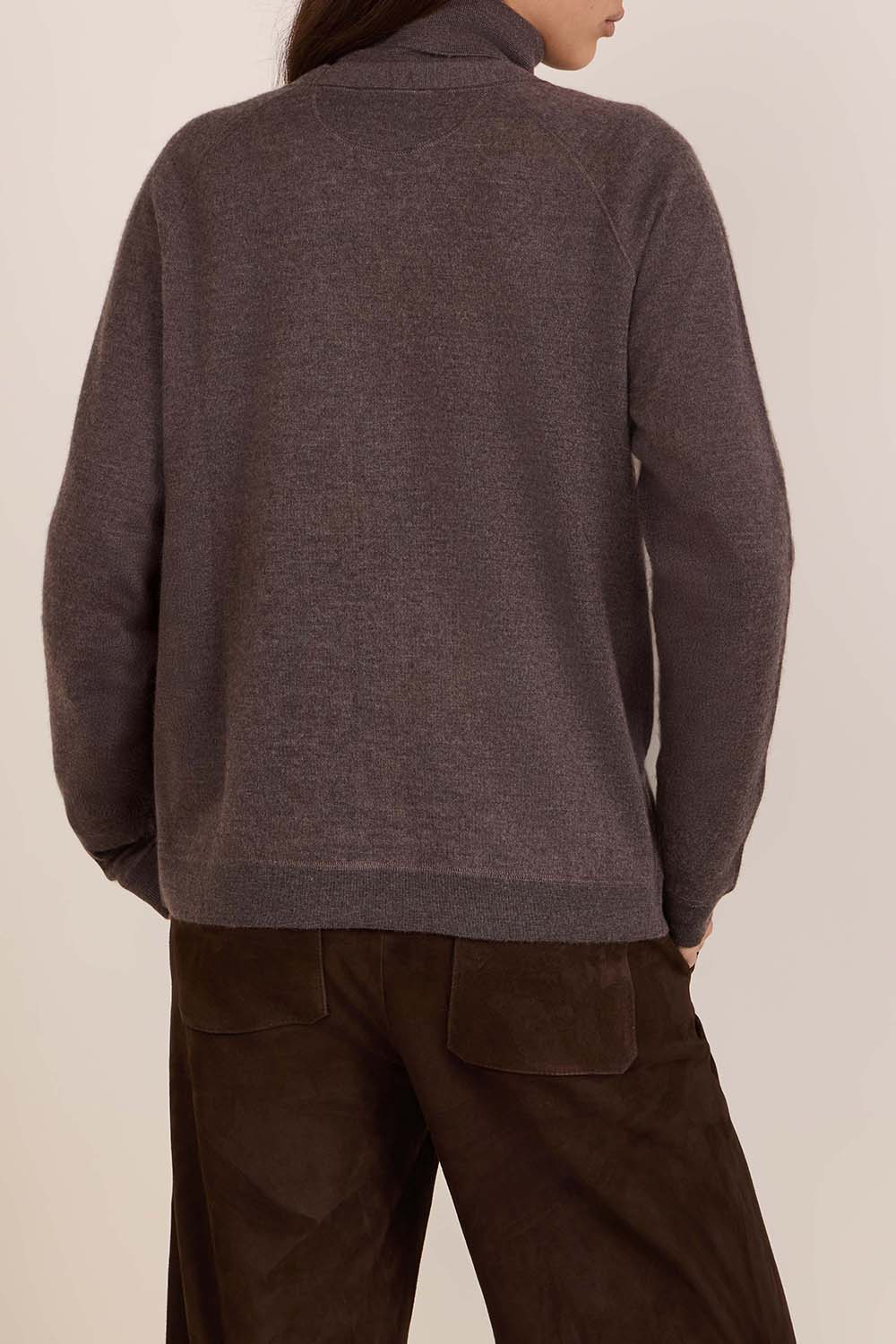 תמונת דוגמן אחורית של קרדיגן קשמיר