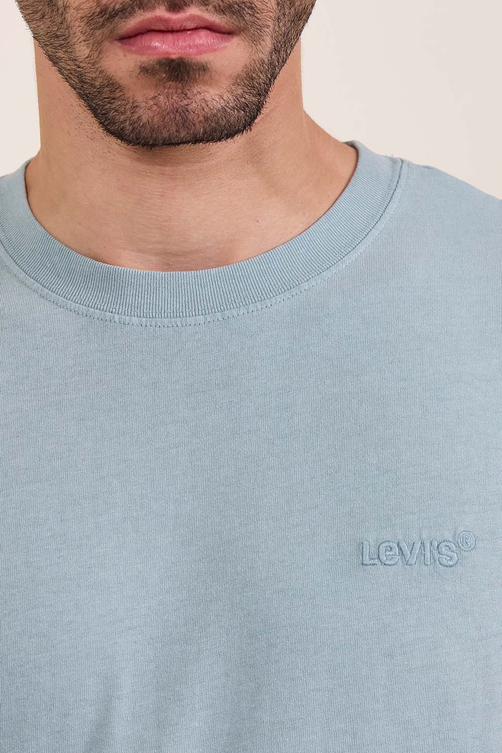 תמונת תקריב דוגמן של חולצת טי