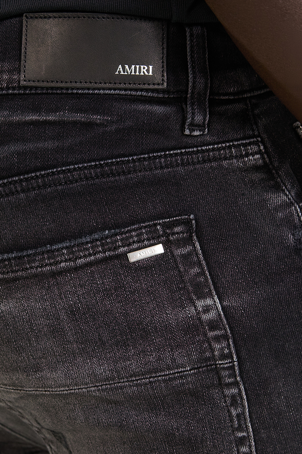 תמונת תקריב דוגמן של מכנסי ג'ינס