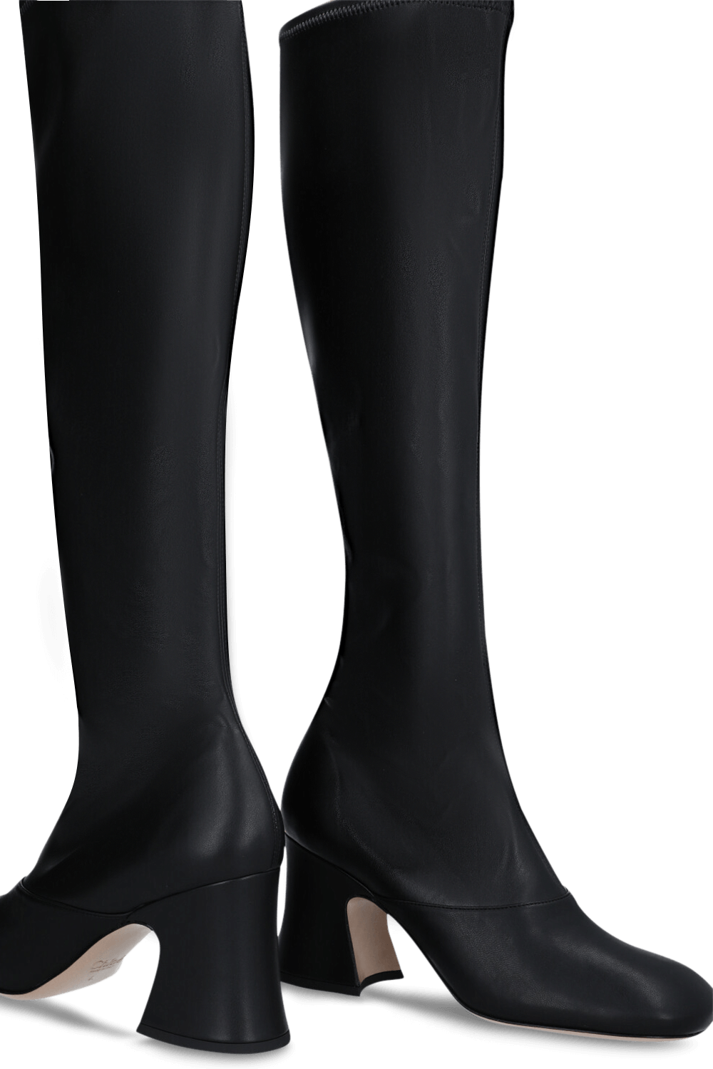 תמונת תקריב של מגפי עקב ג'ניס