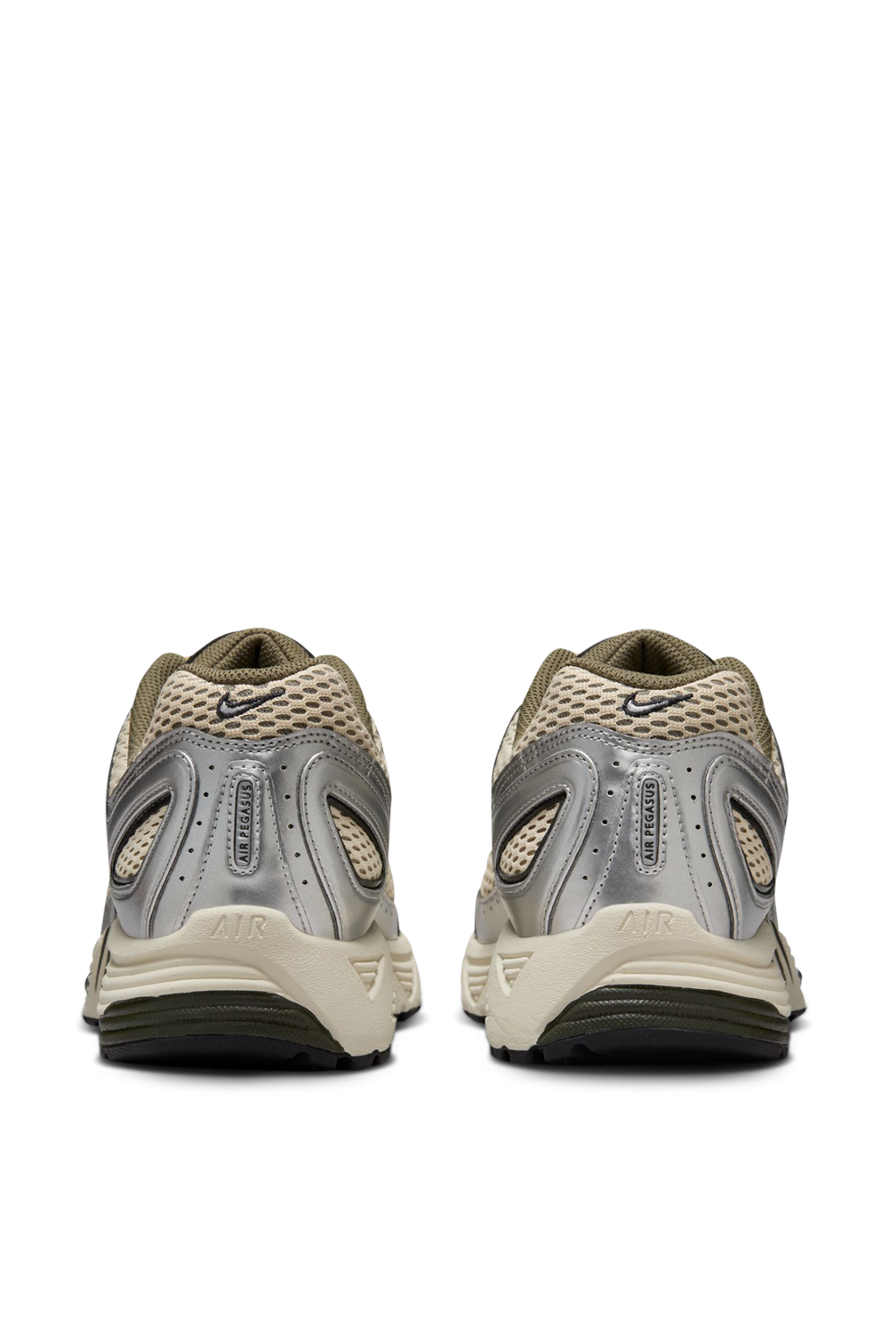 תמונת תקריב של נעלי סניקרס נייקי אייר פגסוס 2005