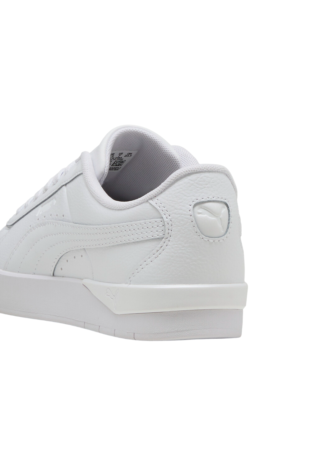 תמונת פנים של נעלי סניקרס