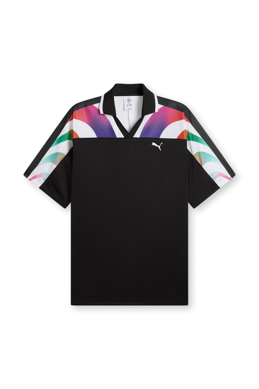 תמונה קידמית של חולצת כדורגל בהשראת חודש הגאווה