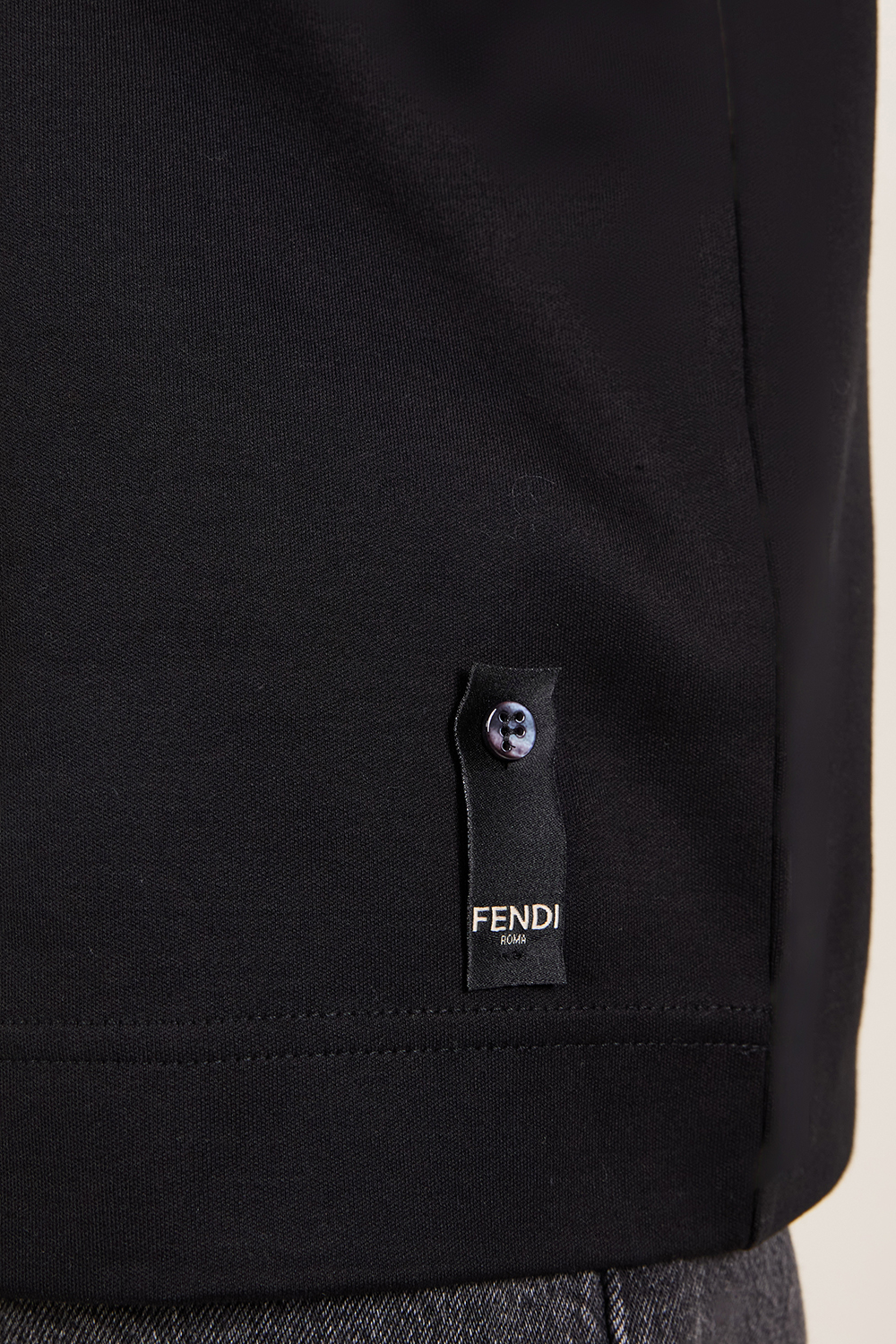 תמונת תקריב דוגמן של חולצת טי