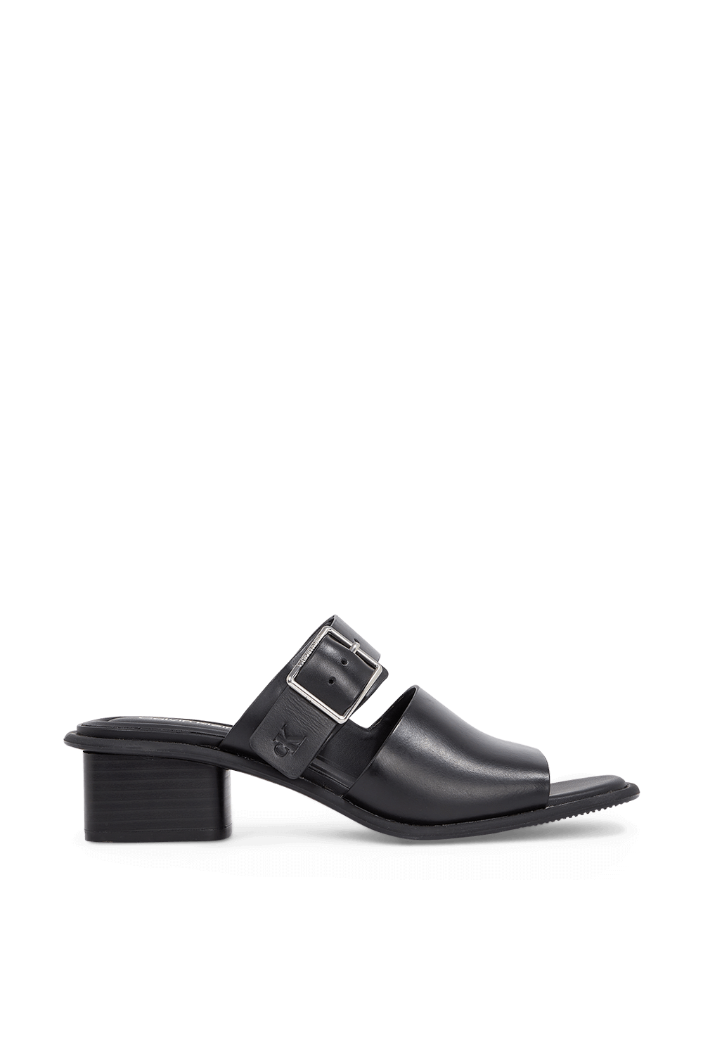 תמונה קידמית של סנדלי עקב