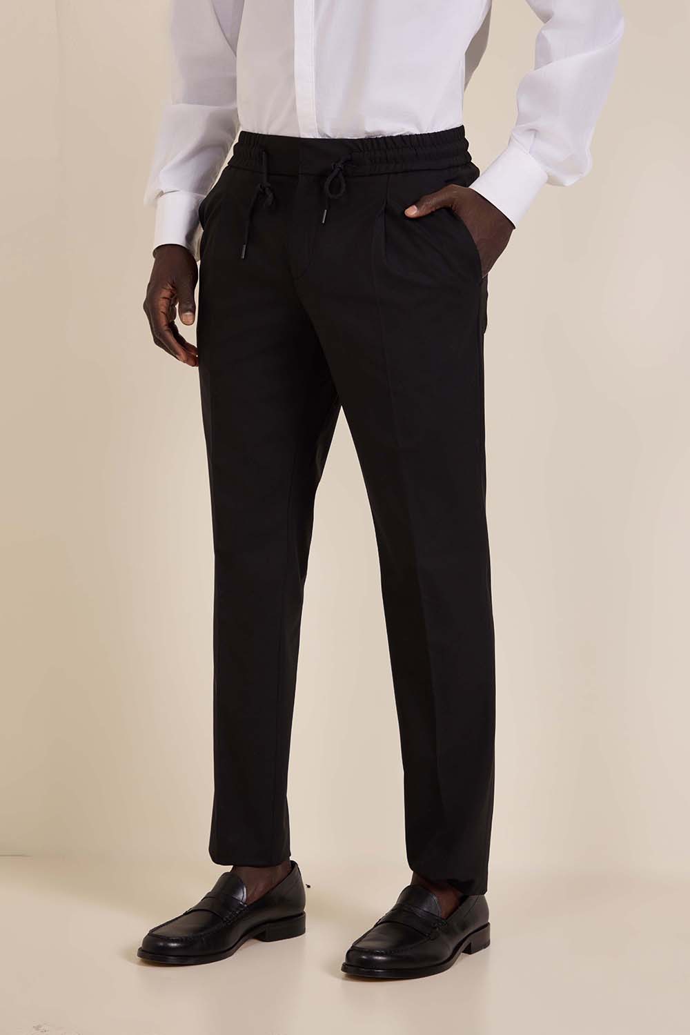 תמונת דוגמן קידמית של מכנסי ג'וגר מחוייטים סלים פיט